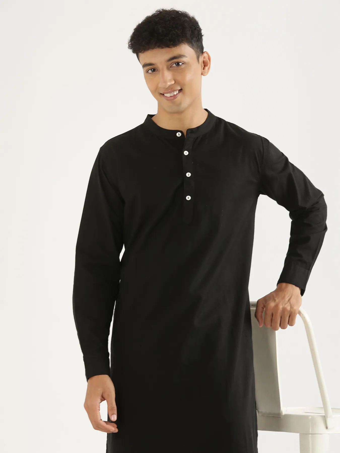 Men Black Airy Linen Long Kurta - Image 4