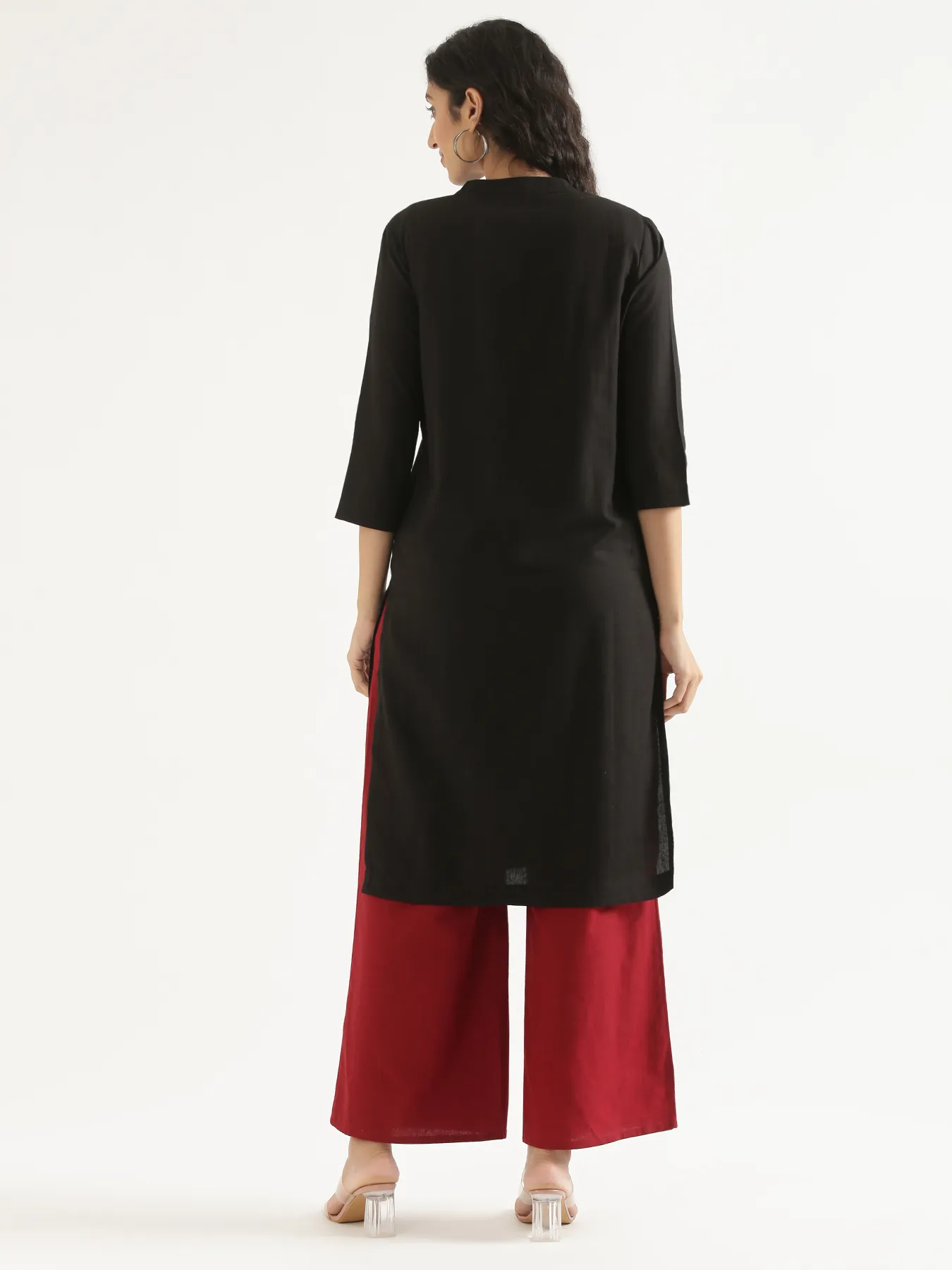 Women Black Airy Linen Long Kurta - Image 10