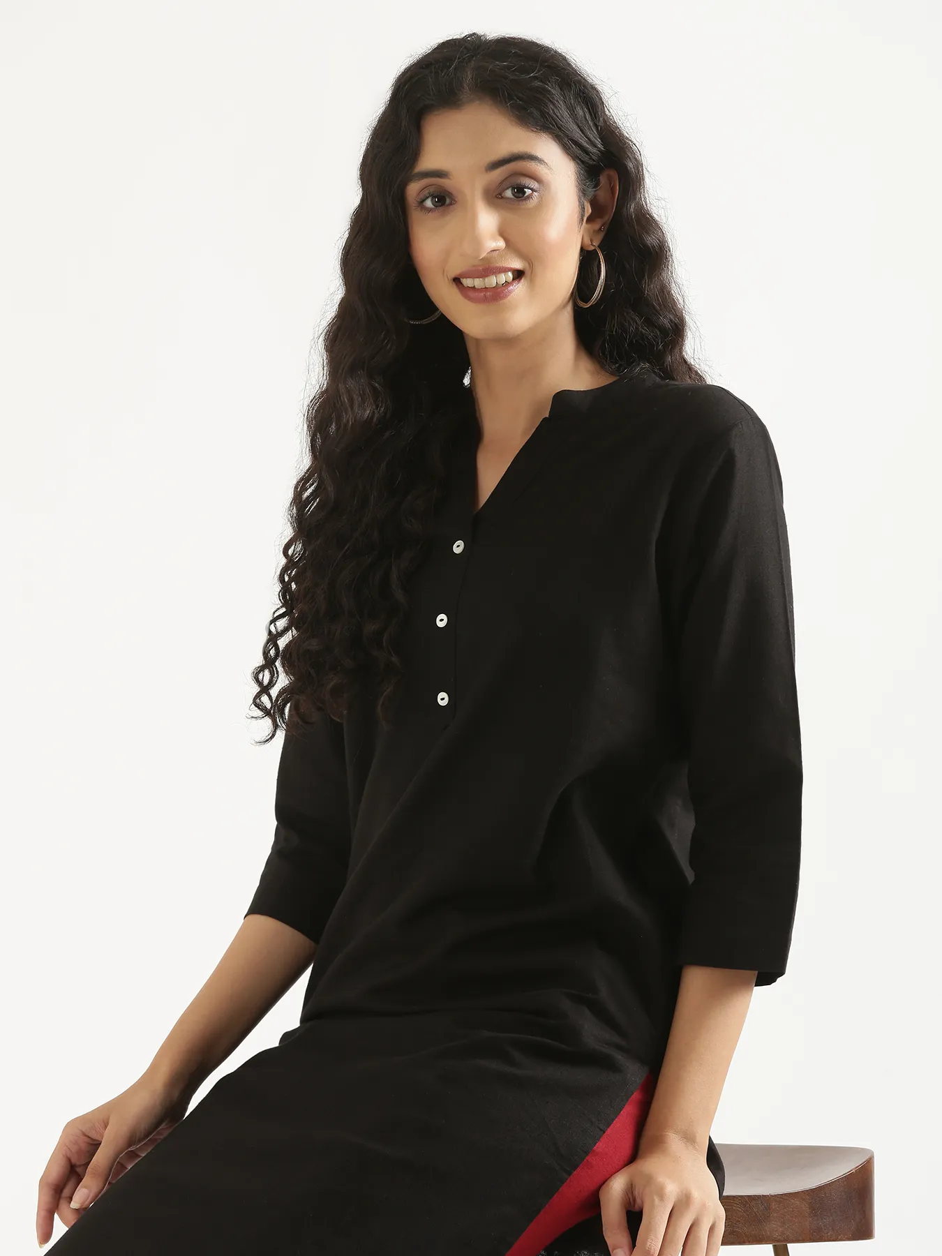 Women Black Airy Linen Long Kurta - Image 3