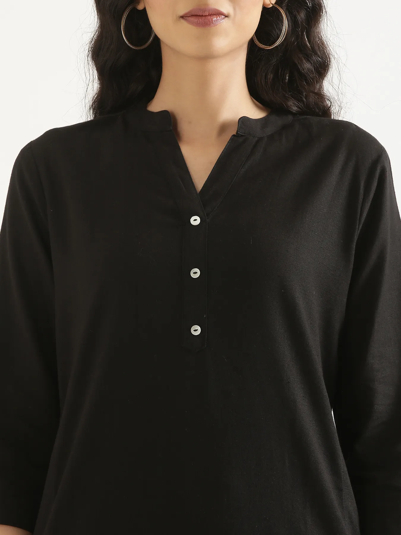 Women Black Airy Linen Long Kurta - Image 4