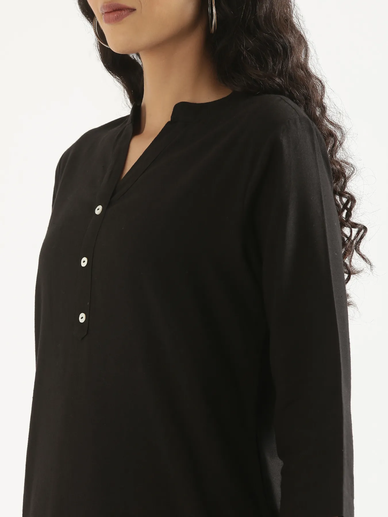 Women Black Airy Linen Long Kurta - Image 5