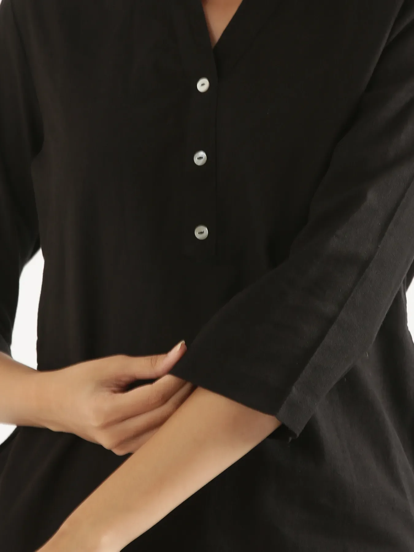 Women Black Airy Linen Long Kurta - Image 6