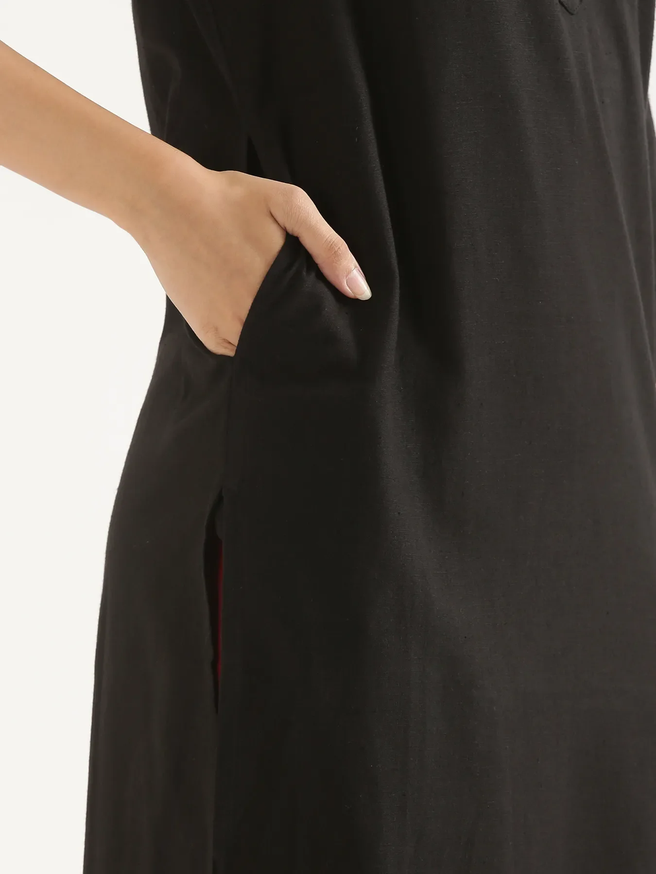 Women Black Airy Linen Long Kurta - Image 7
