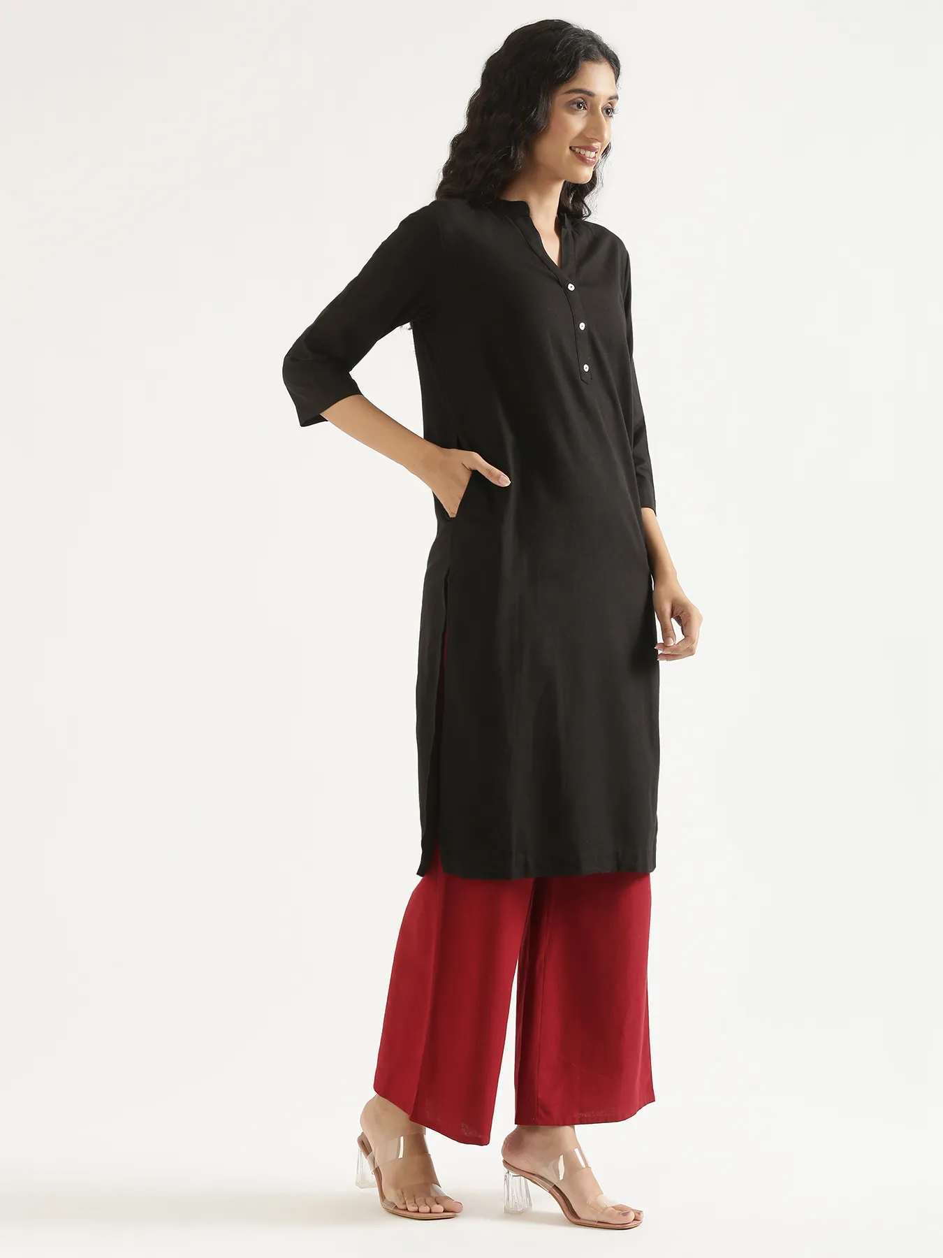 Women Black Airy Linen Long Kurta - Image 9