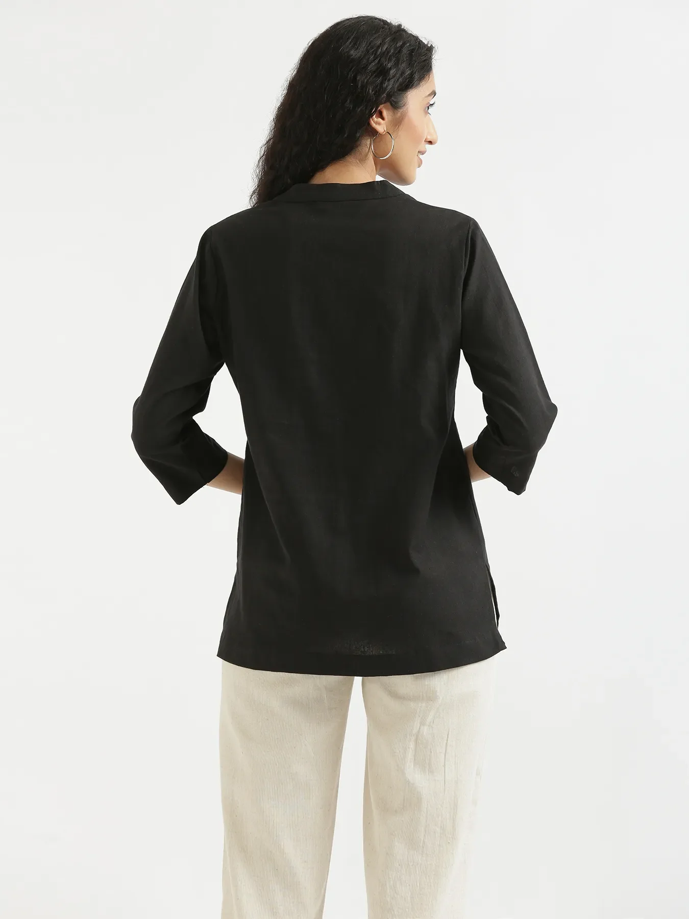 Women Black Airy Linen Short Kurta - Image 5