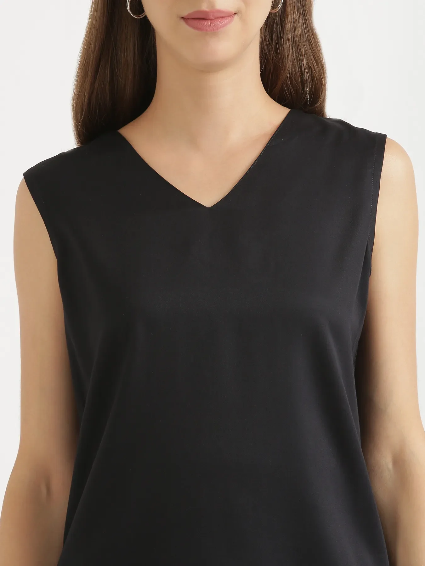 Women Black V-Neck Sleeveless Top - Image 4