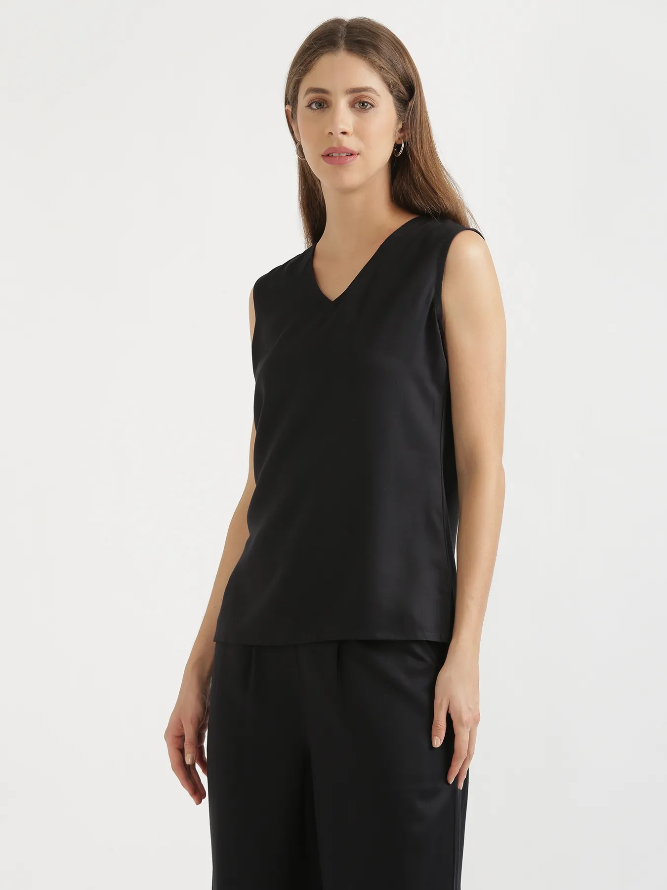 Women Black V-Neck Sleeveless Top - Image 6