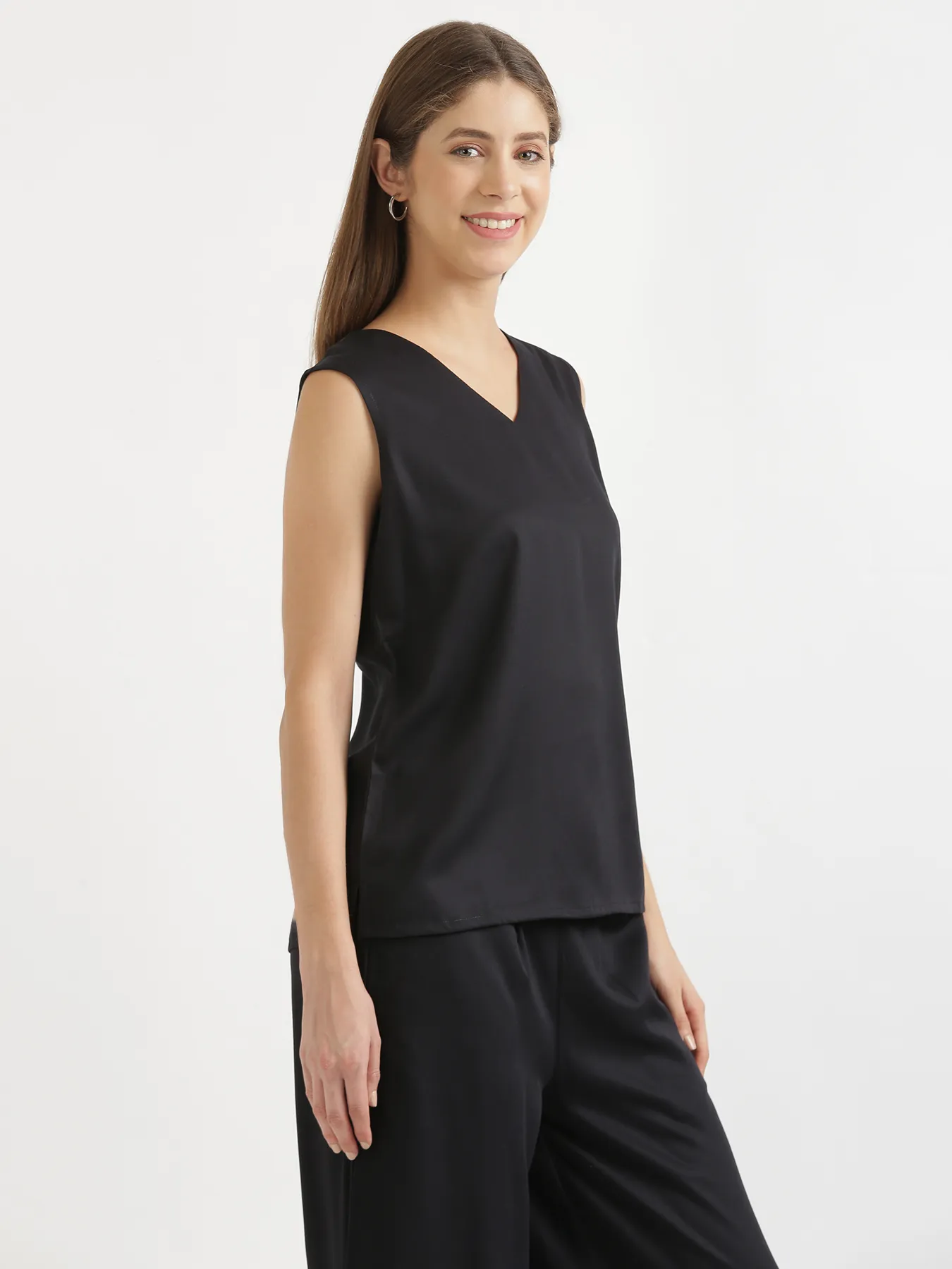 Women Black V-Neck Sleeveless Top - Image 7