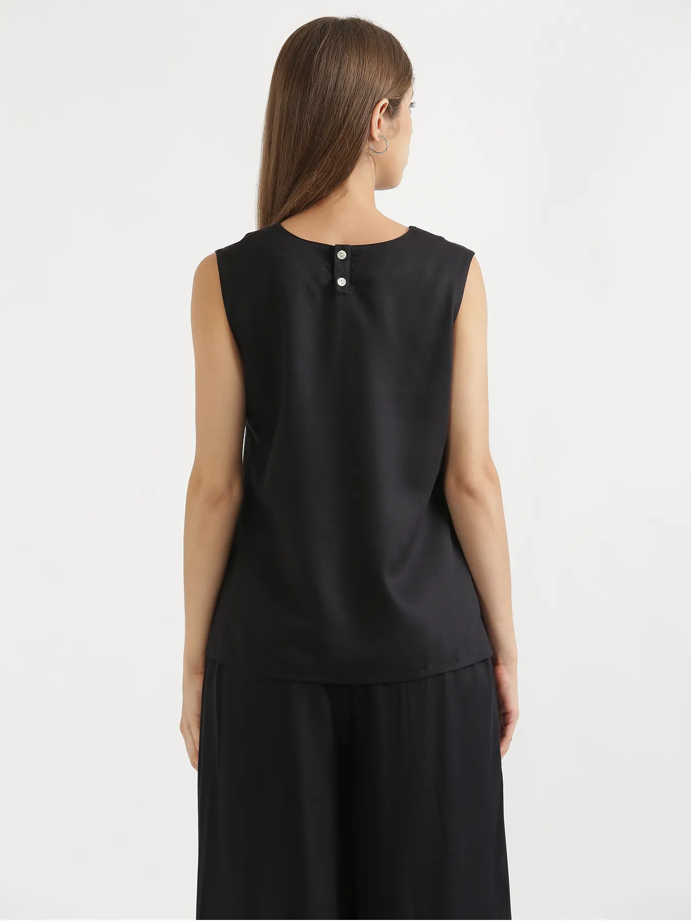 Women Black V-Neck Sleeveless Top - Image 8