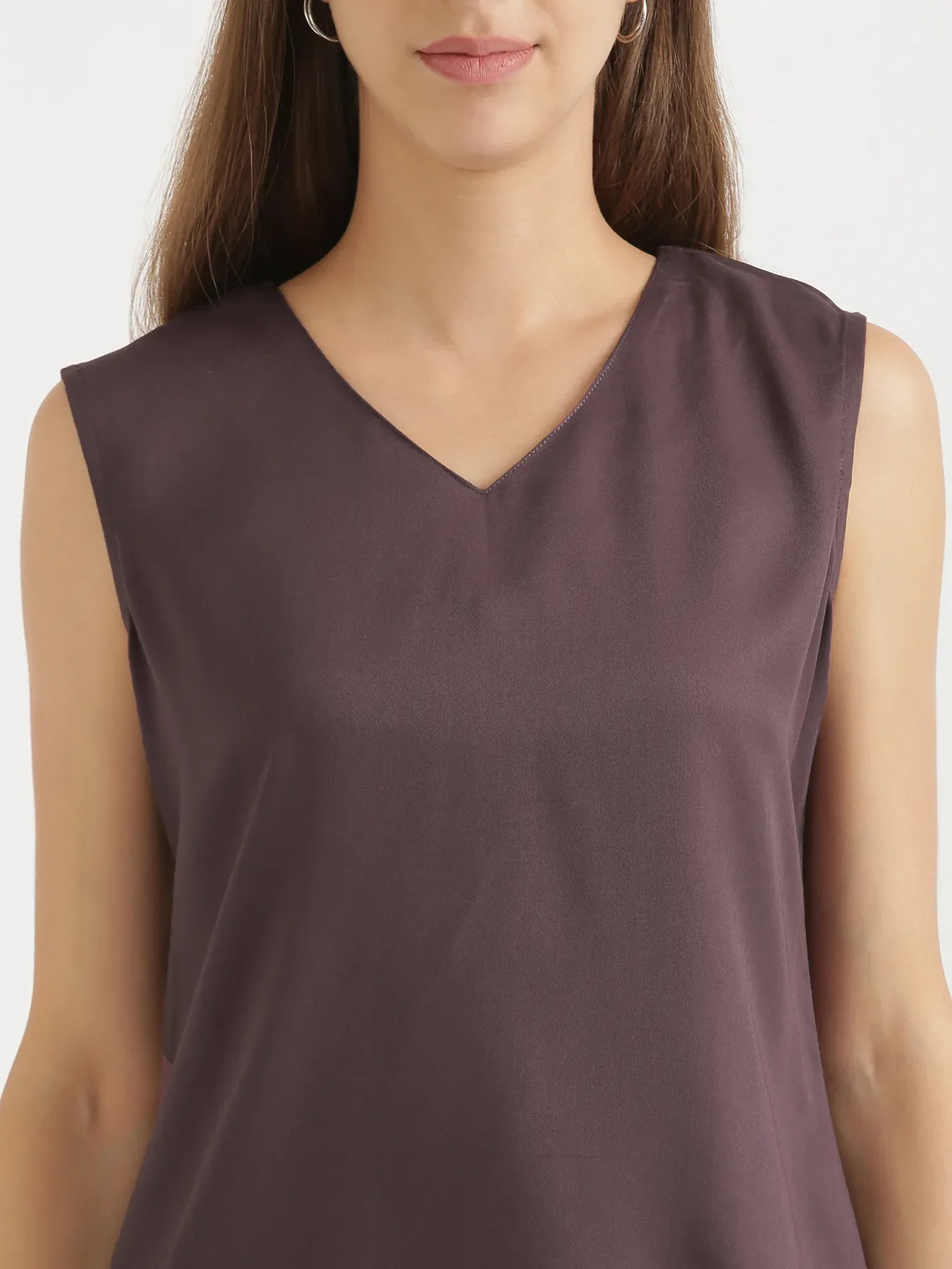 Women Brinjal V-Neck Sleeveless Top - Image 4