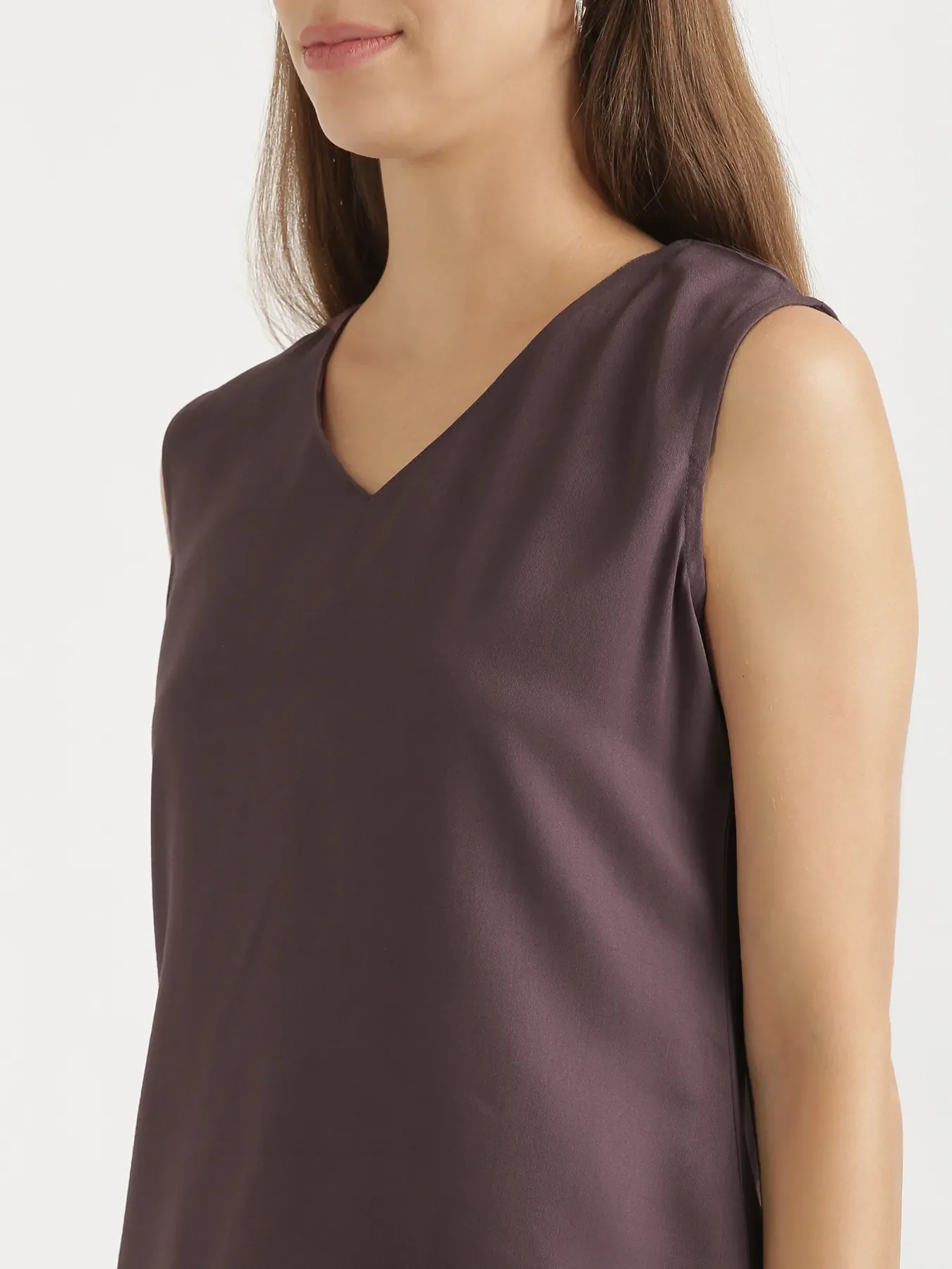Women Brinjal V-Neck Sleeveless Top - Image 5