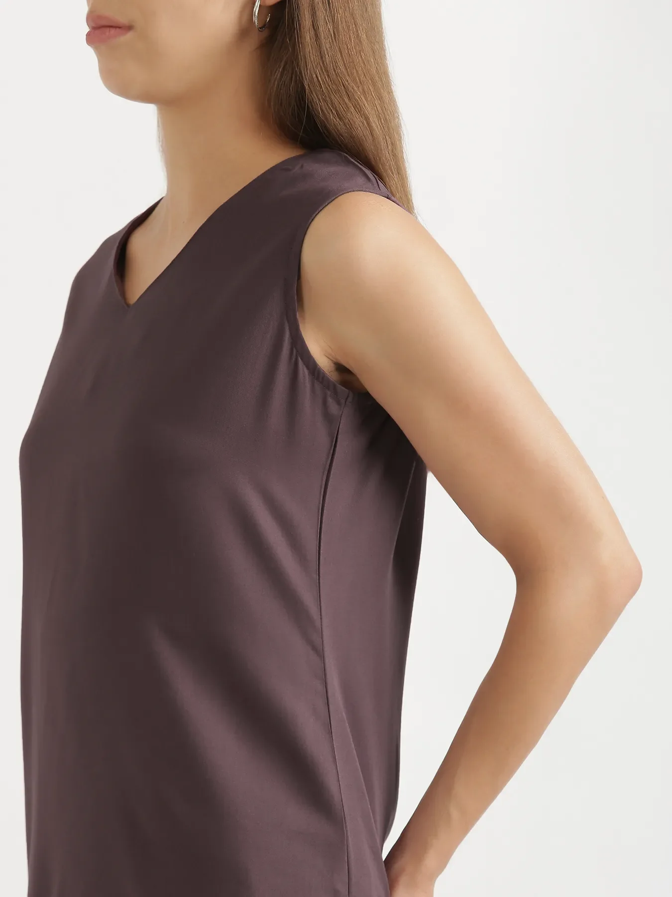 Women Brinjal V-Neck Sleeveless Top - Image 9