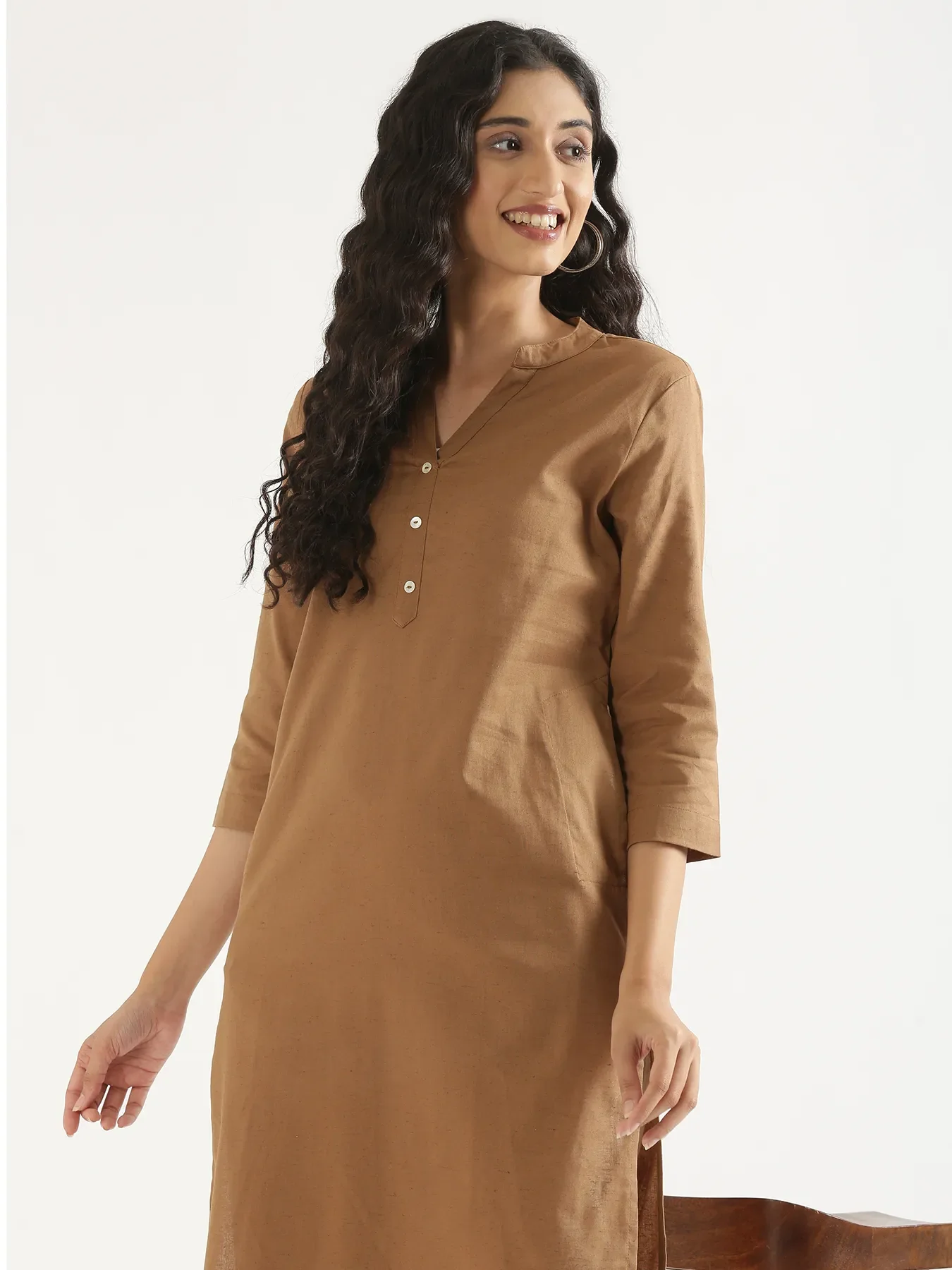 Women Coffee Brown Airy Linen Long Kurta - Image 3