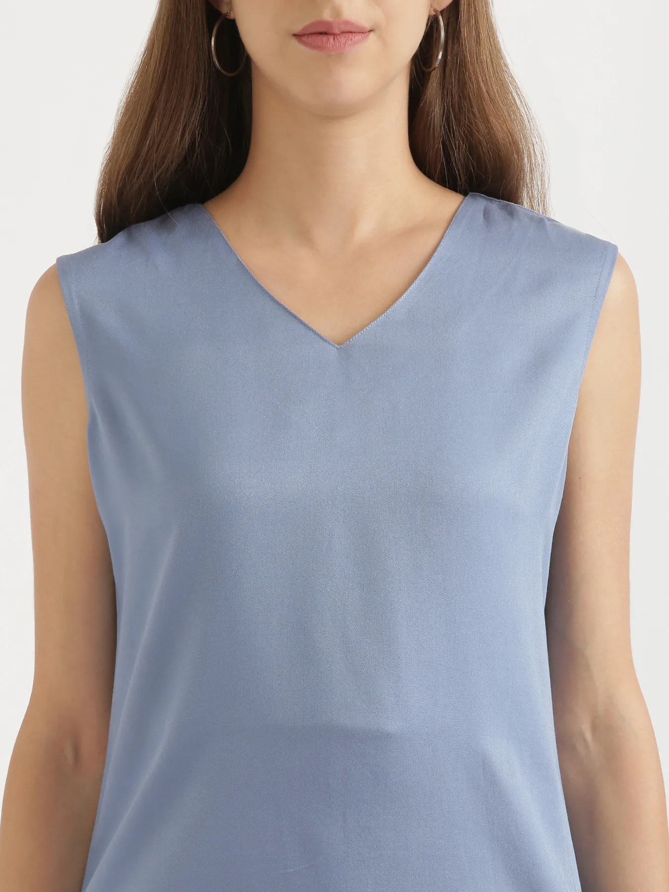 Women English Blue V-Neck Sleeveless Top - Image 4