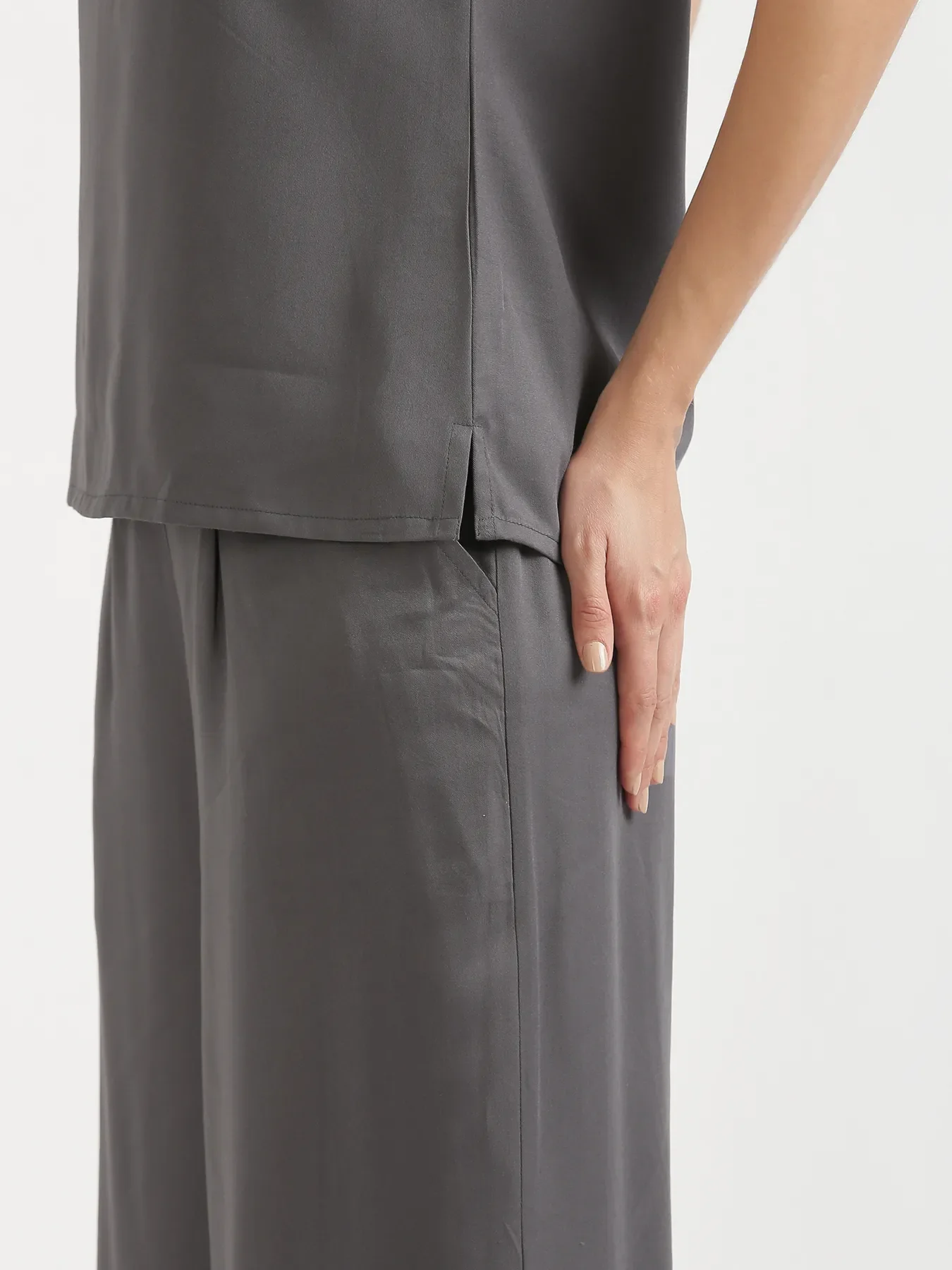 Women Grey V-Neck Sleeveless Top - Image 10