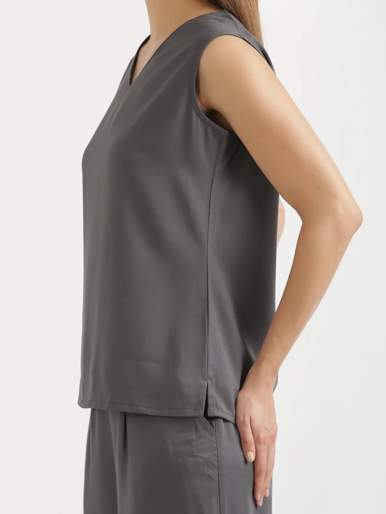 Women Grey V-Neck Sleeveless Top - Image 7