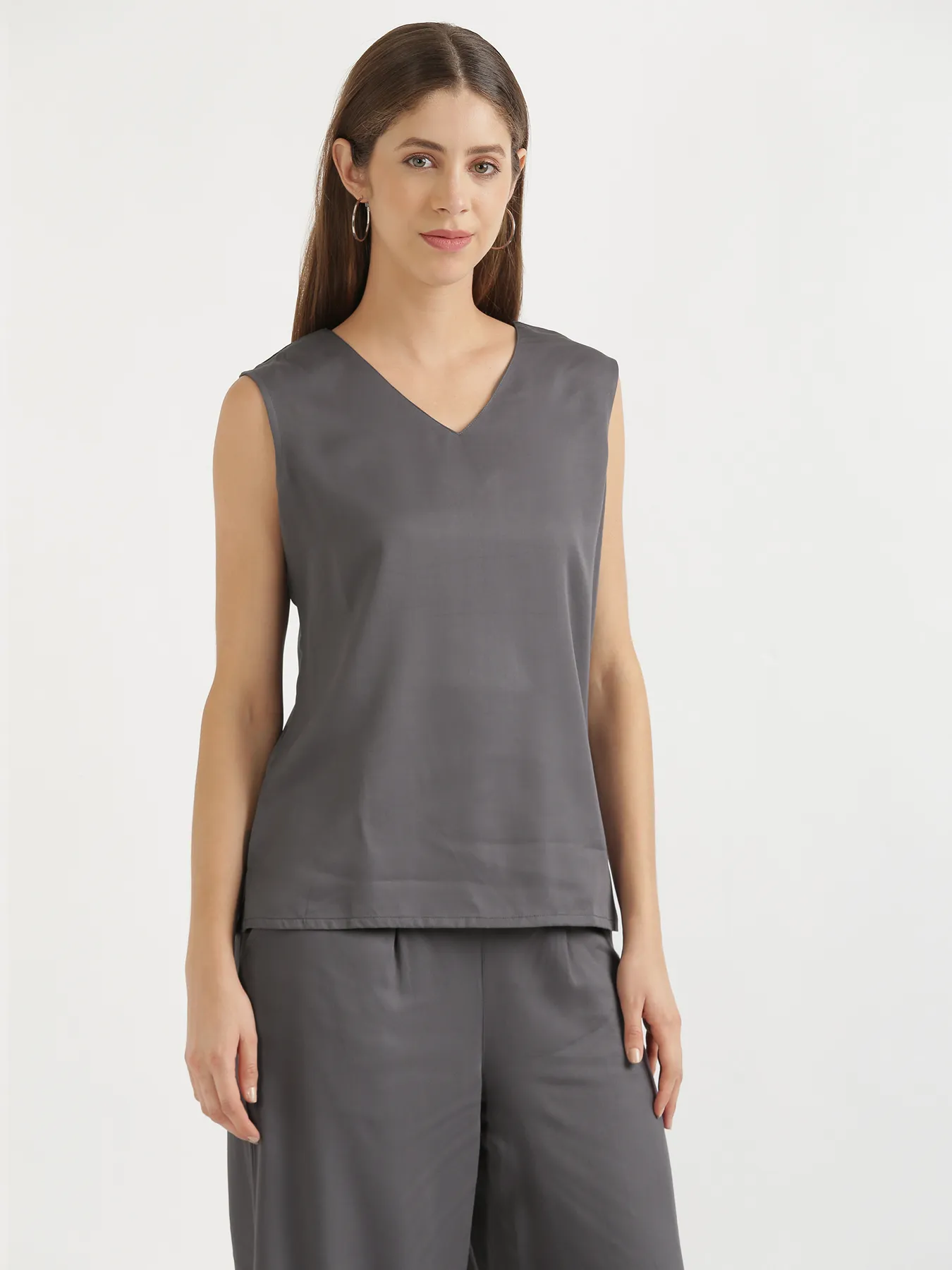 Women Grey V-Neck Sleeveless Top - Image 8
