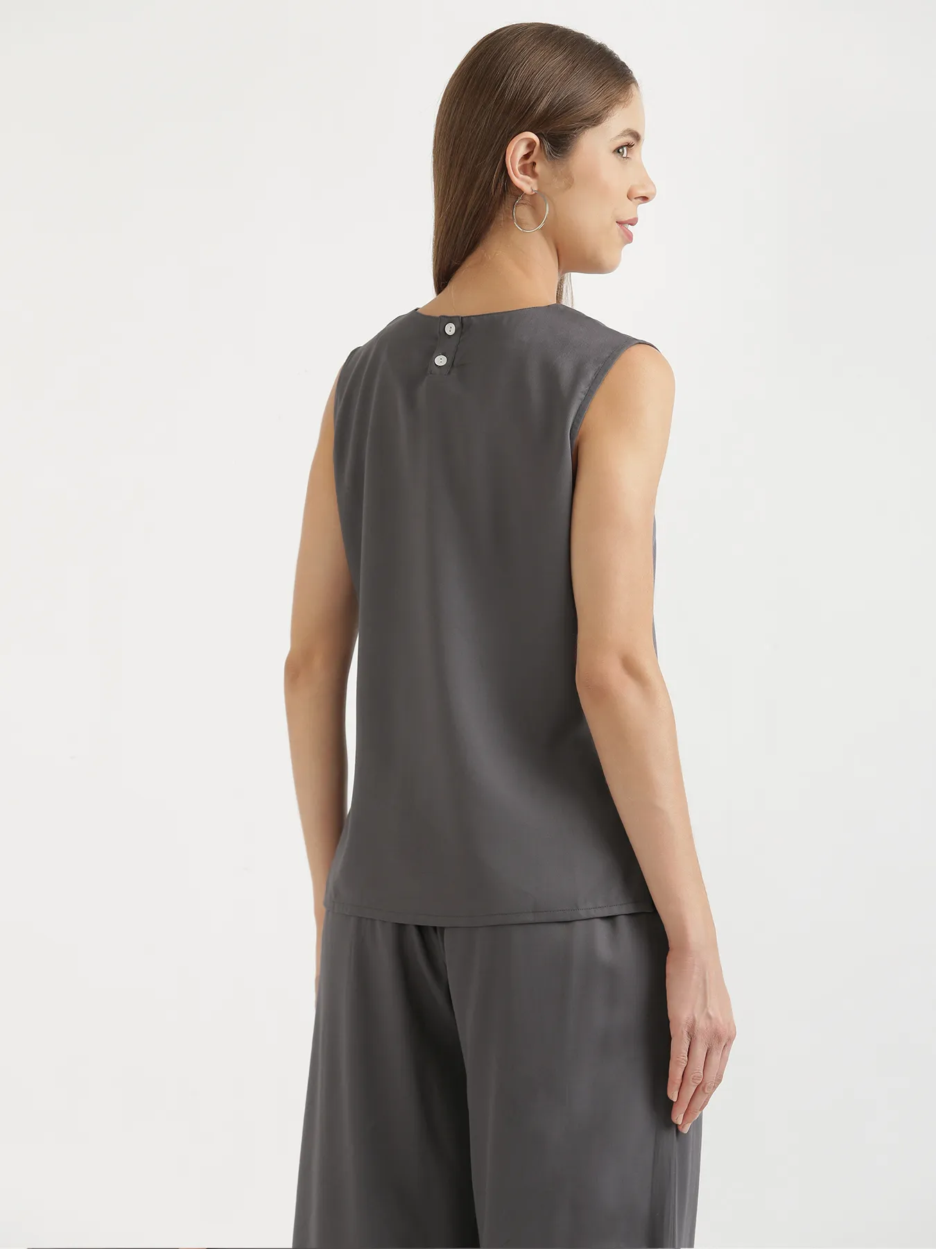 Women Grey V-Neck Sleeveless Top - Image 9