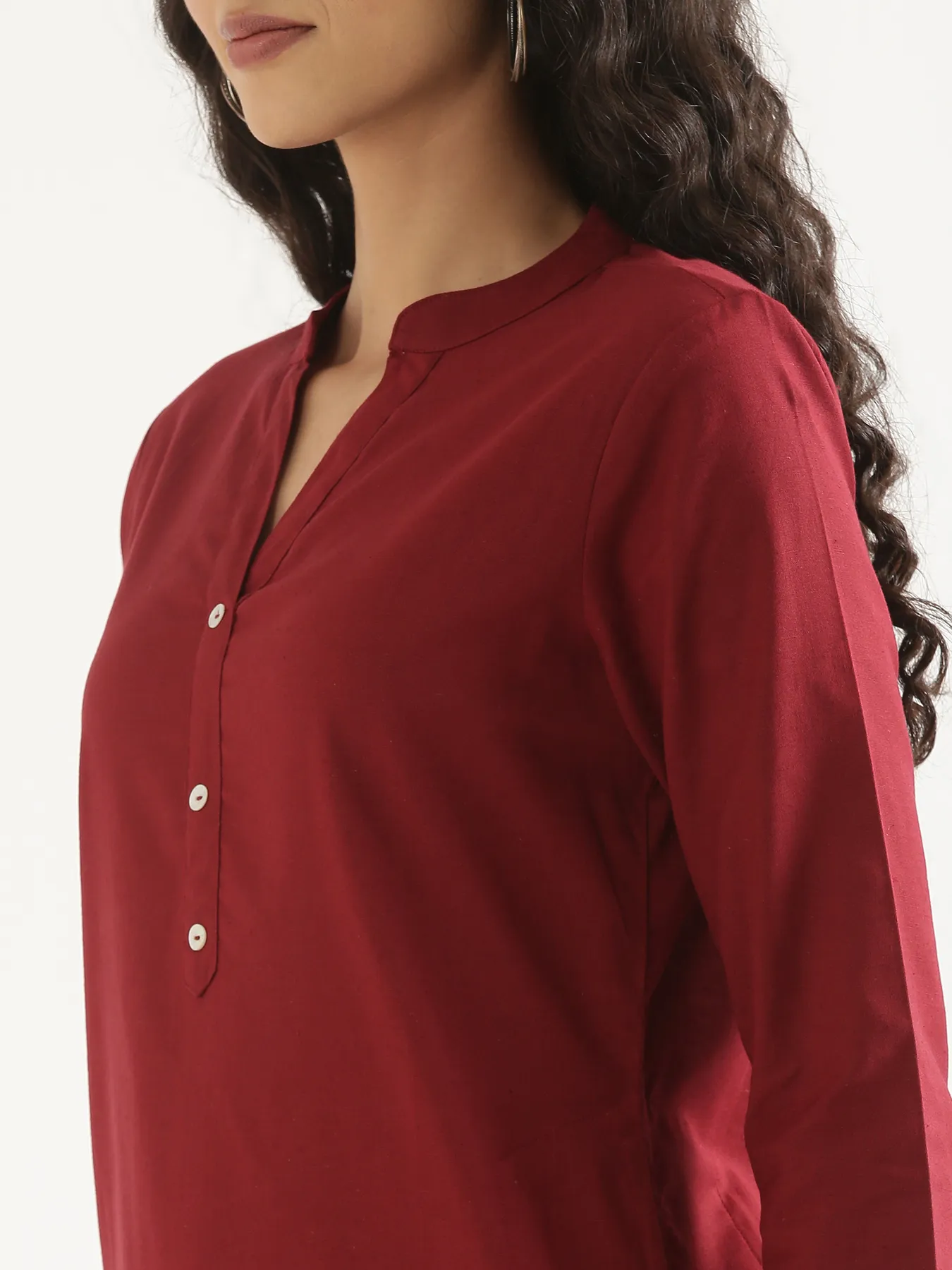 Women Maroon Airy Linen Long Kurta - Image 5
