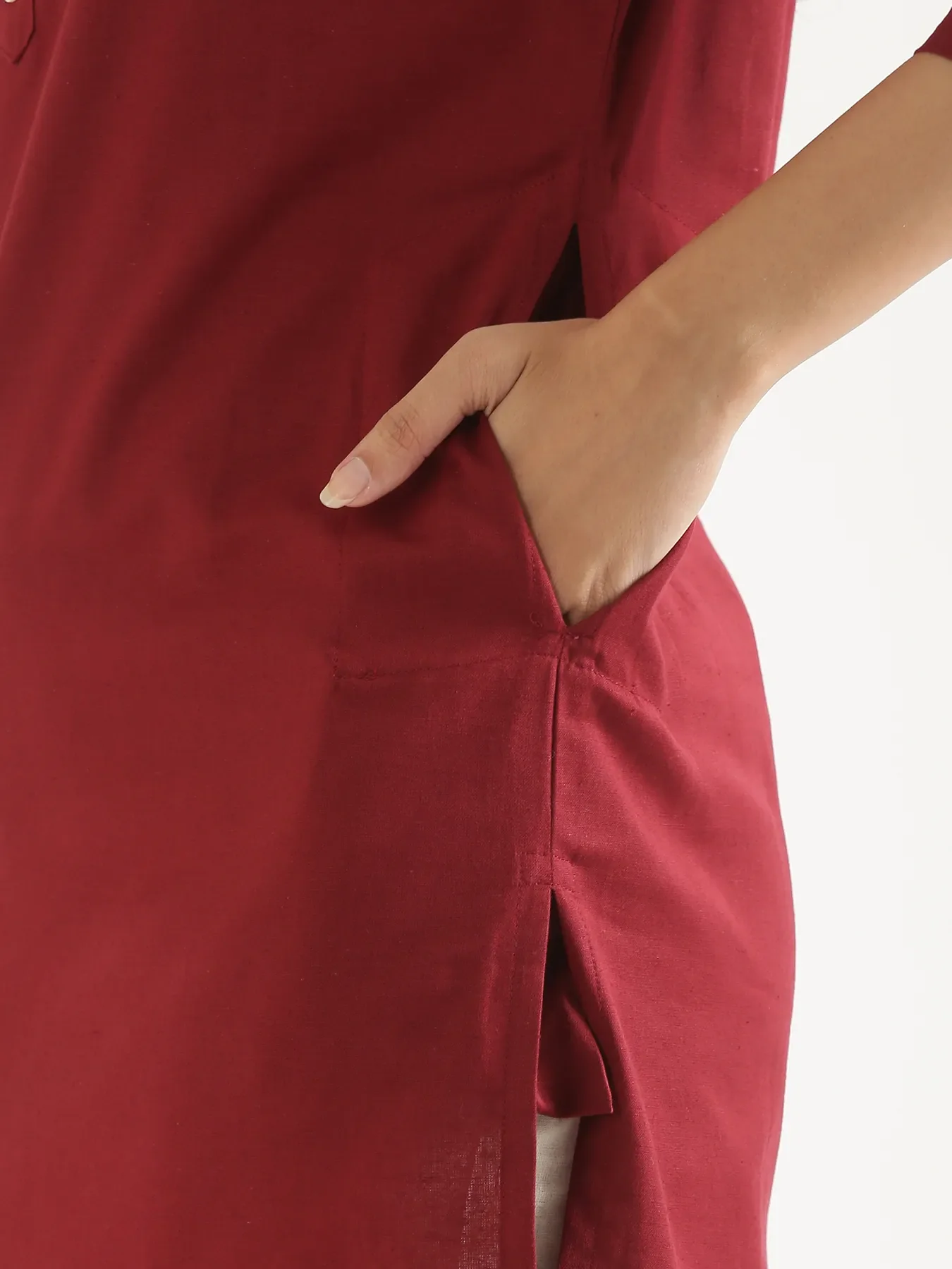 Women Maroon Airy Linen Long Kurta - Image 7