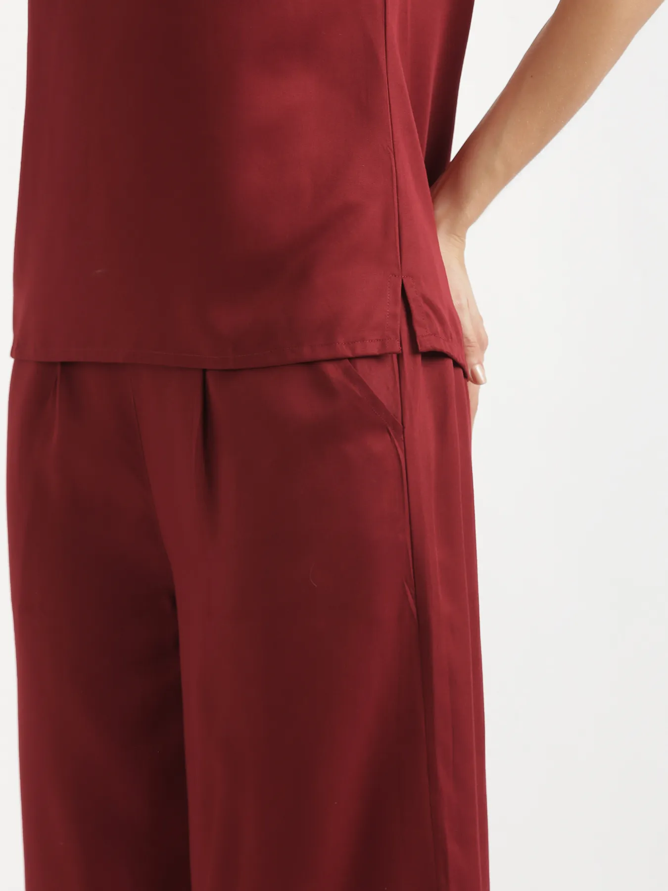 Women Maroon V-Neck Sleeveless Top - Image 10