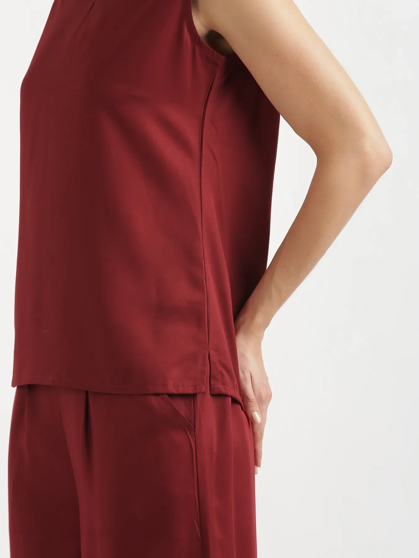 Women Maroon V-Neck Sleeveless Top - Image 11