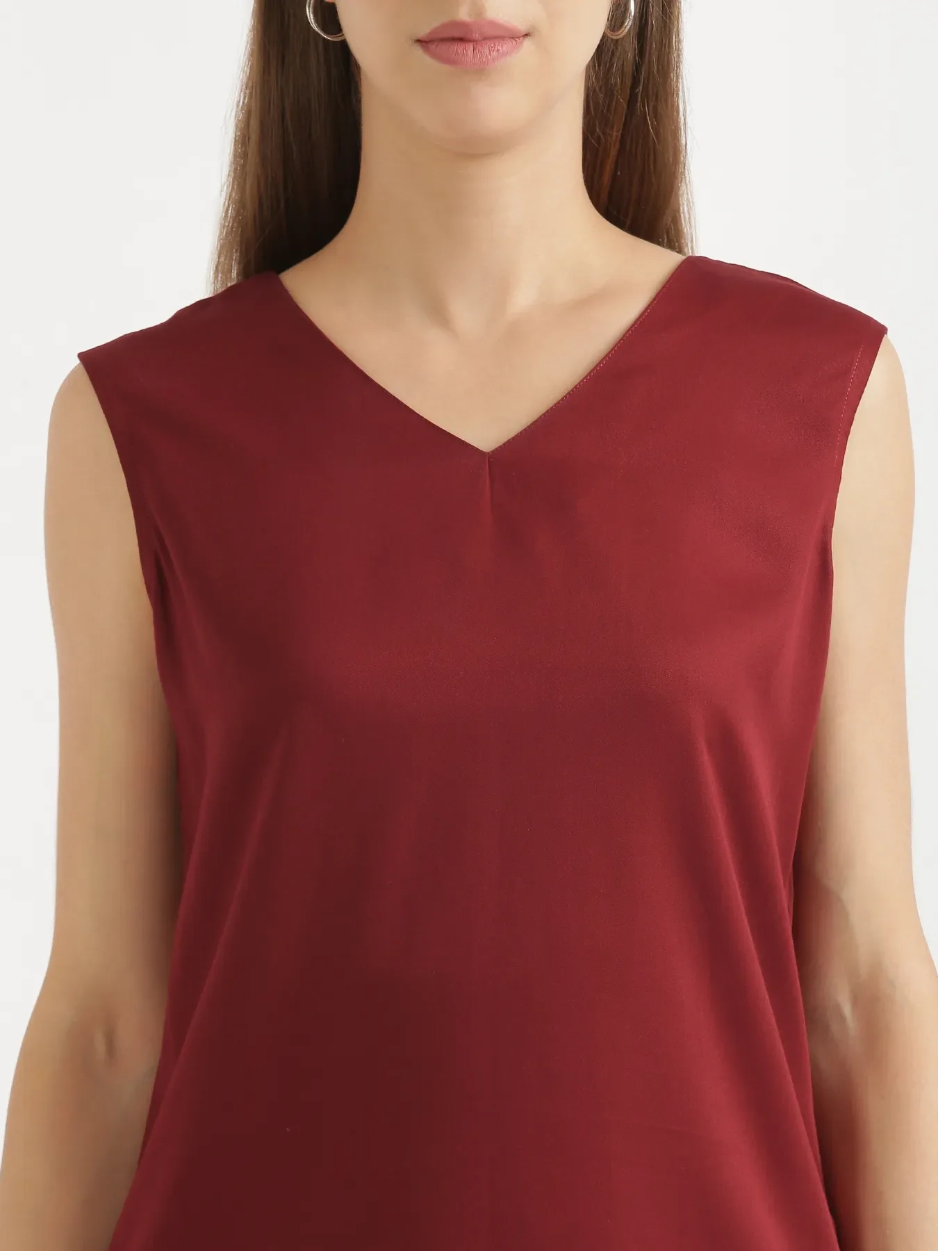 Women Maroon V-Neck Sleeveless Top - Image 4