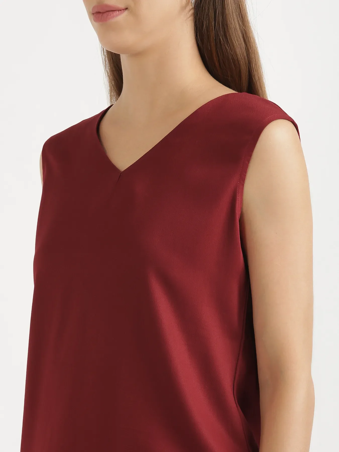 Women Maroon V-Neck Sleeveless Top - Image 5