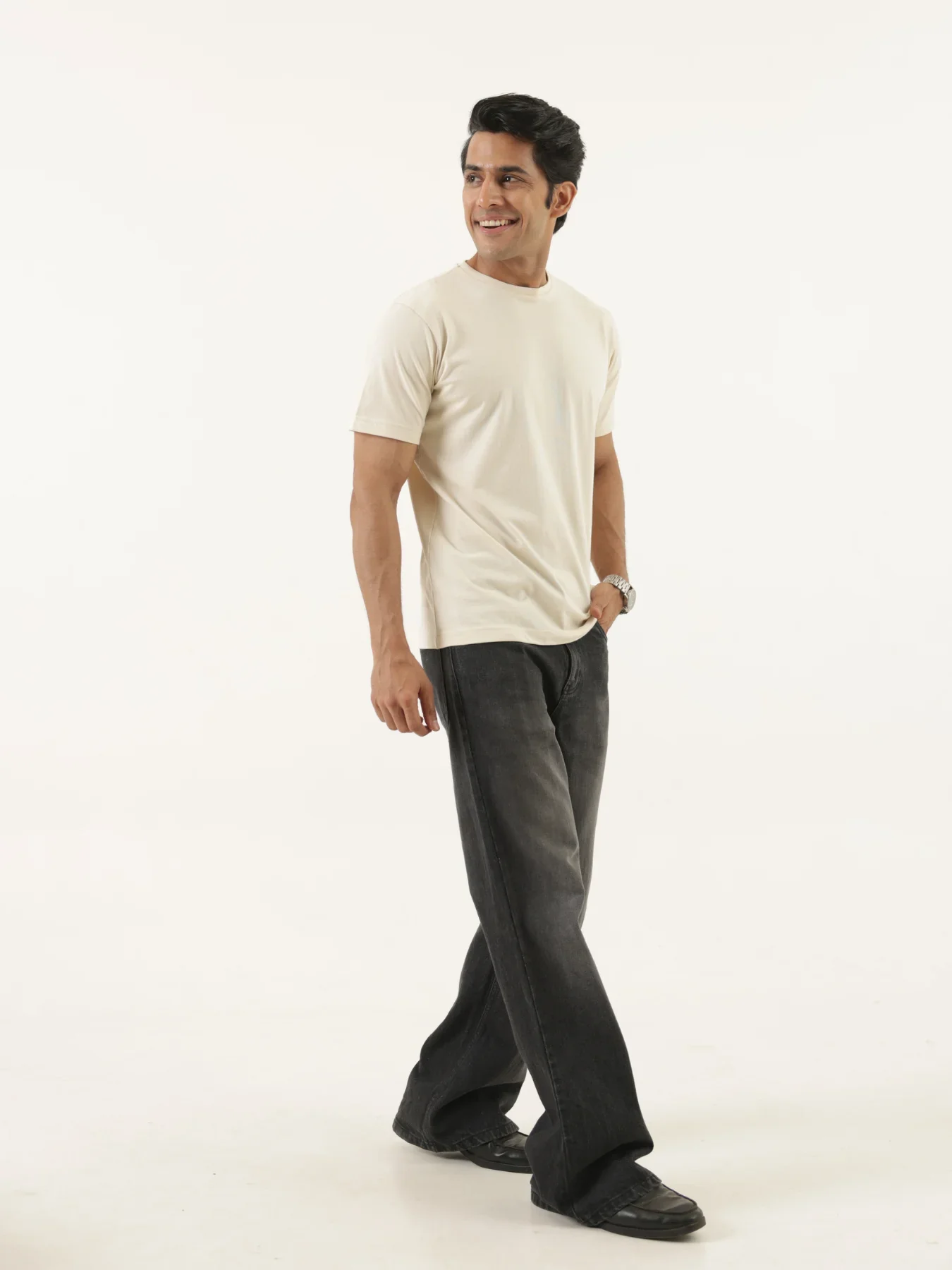 Men Beige Round Neck T-shirt - Image 7