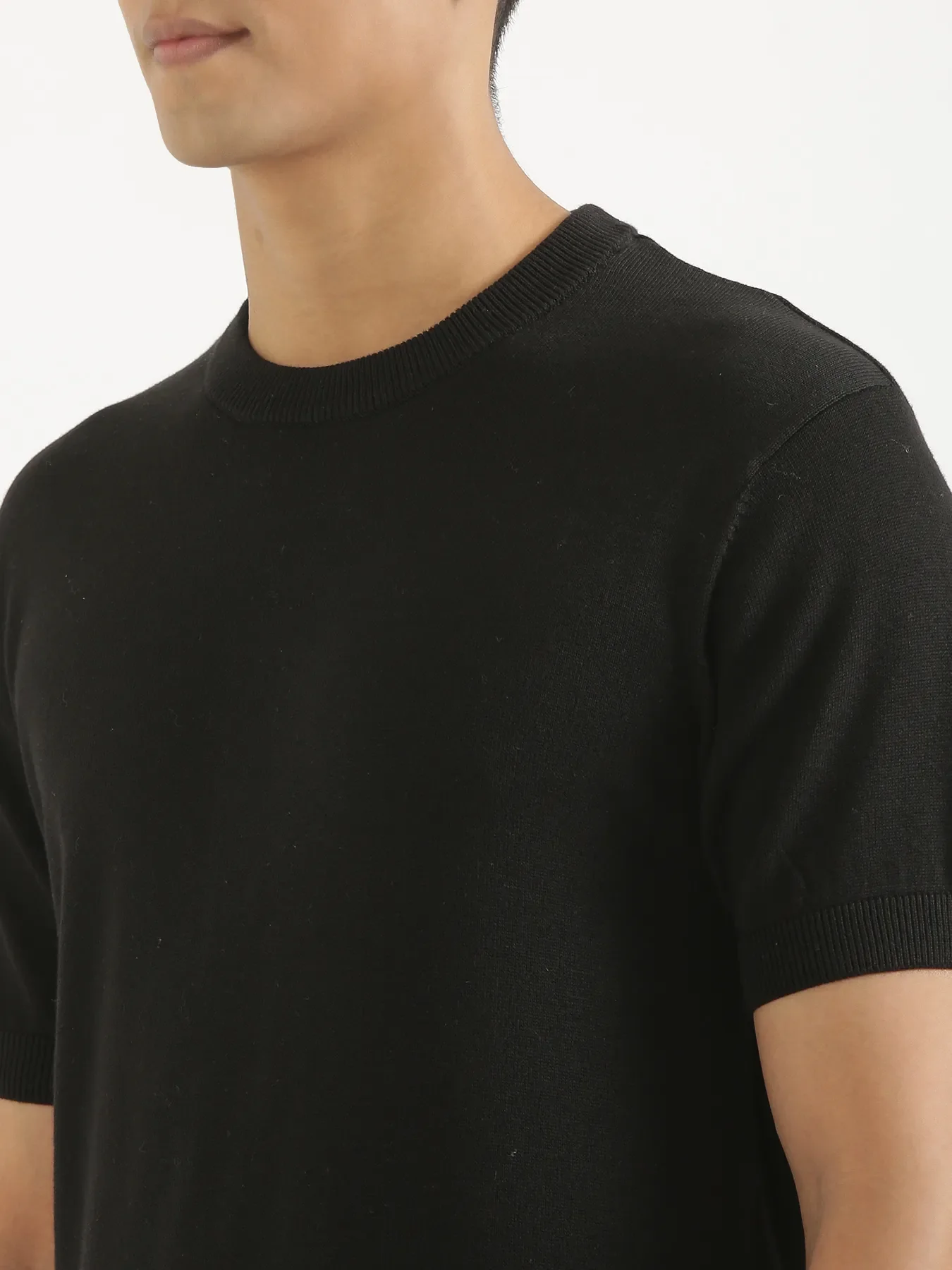 Men Black Flat Knit Round Neck T-shirt - Image 4