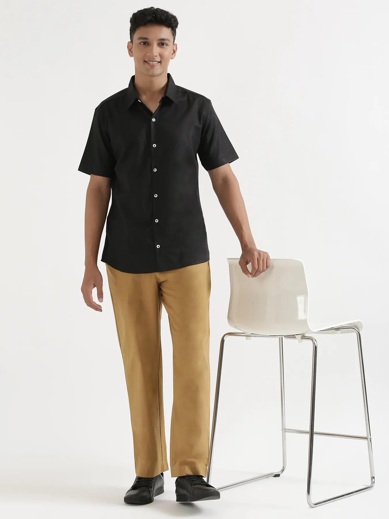 Men Black Linen Blend Short Sleeve Shirt - Image 11
