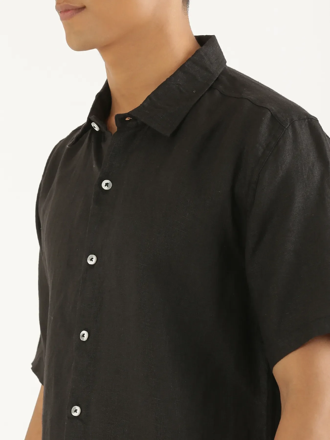 Men Black Pure Linen Short Sleeve Shirt - Image 5