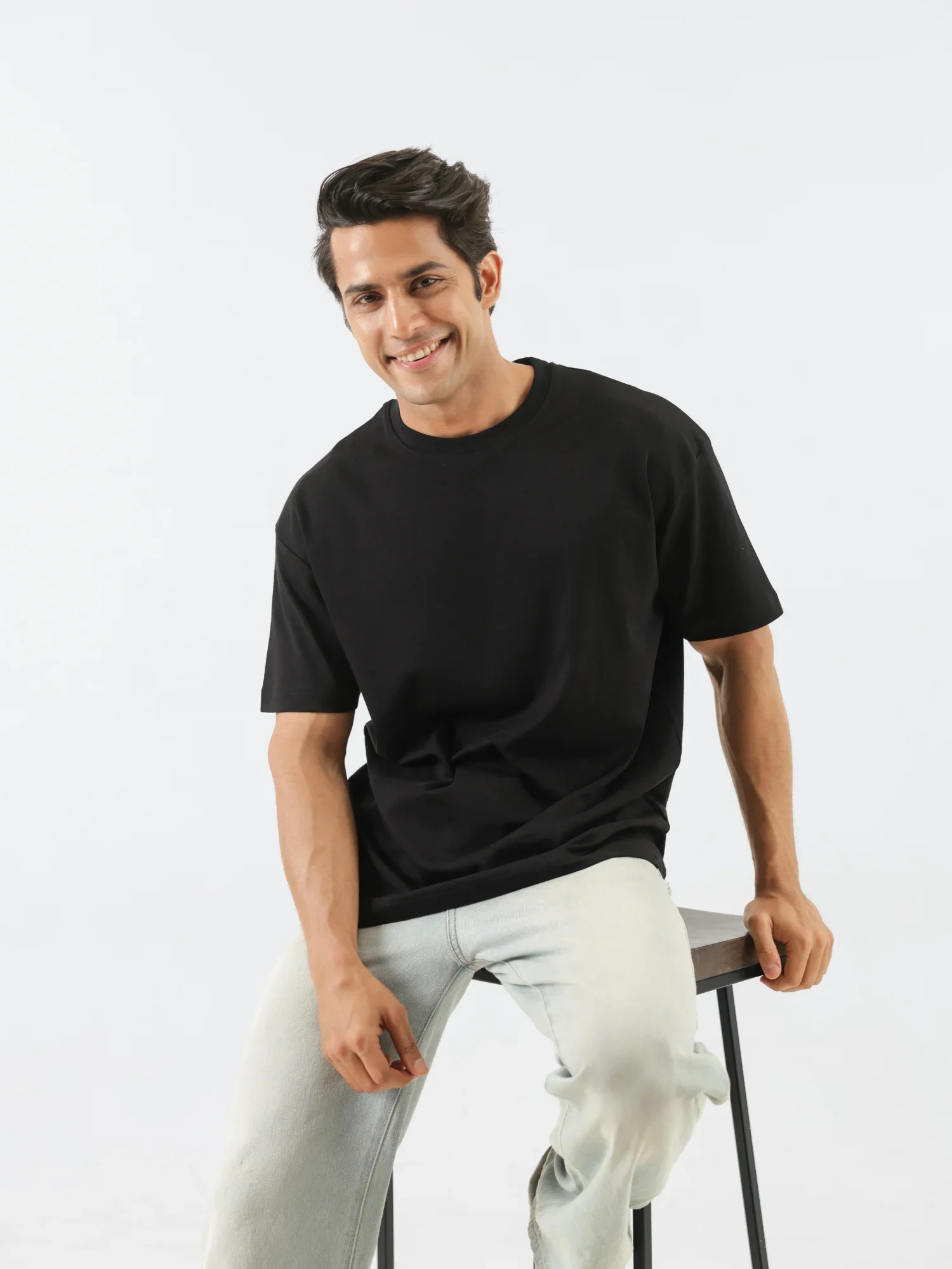Men Black Round Neck T-shirt - Image 10