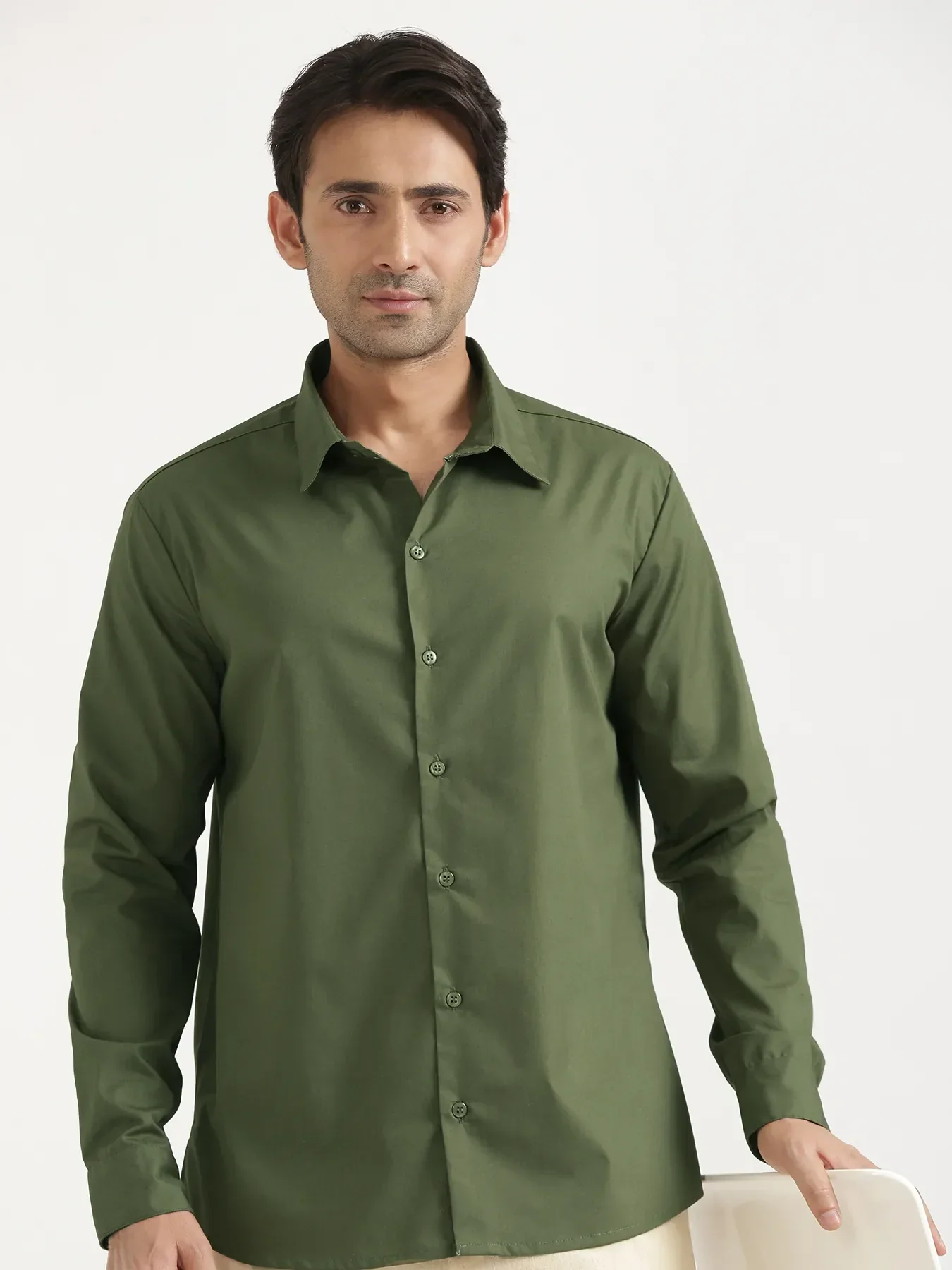 Men Forest Green Better Cotton Full Sleeve Shirt & Beige Linen Blend Straight Pant - Image 3