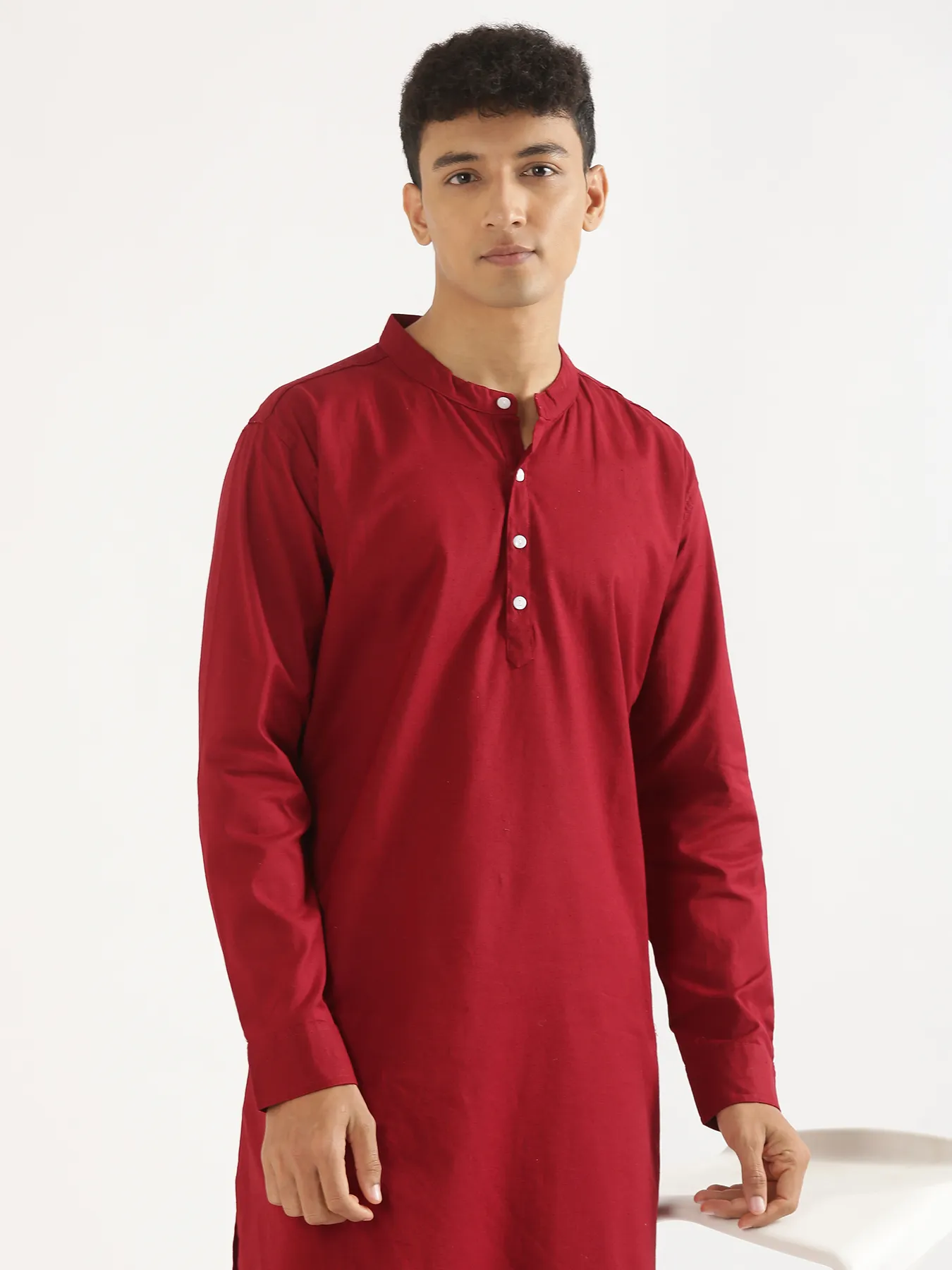 Men Maroon Airy Linen Long Kurta - Image 4