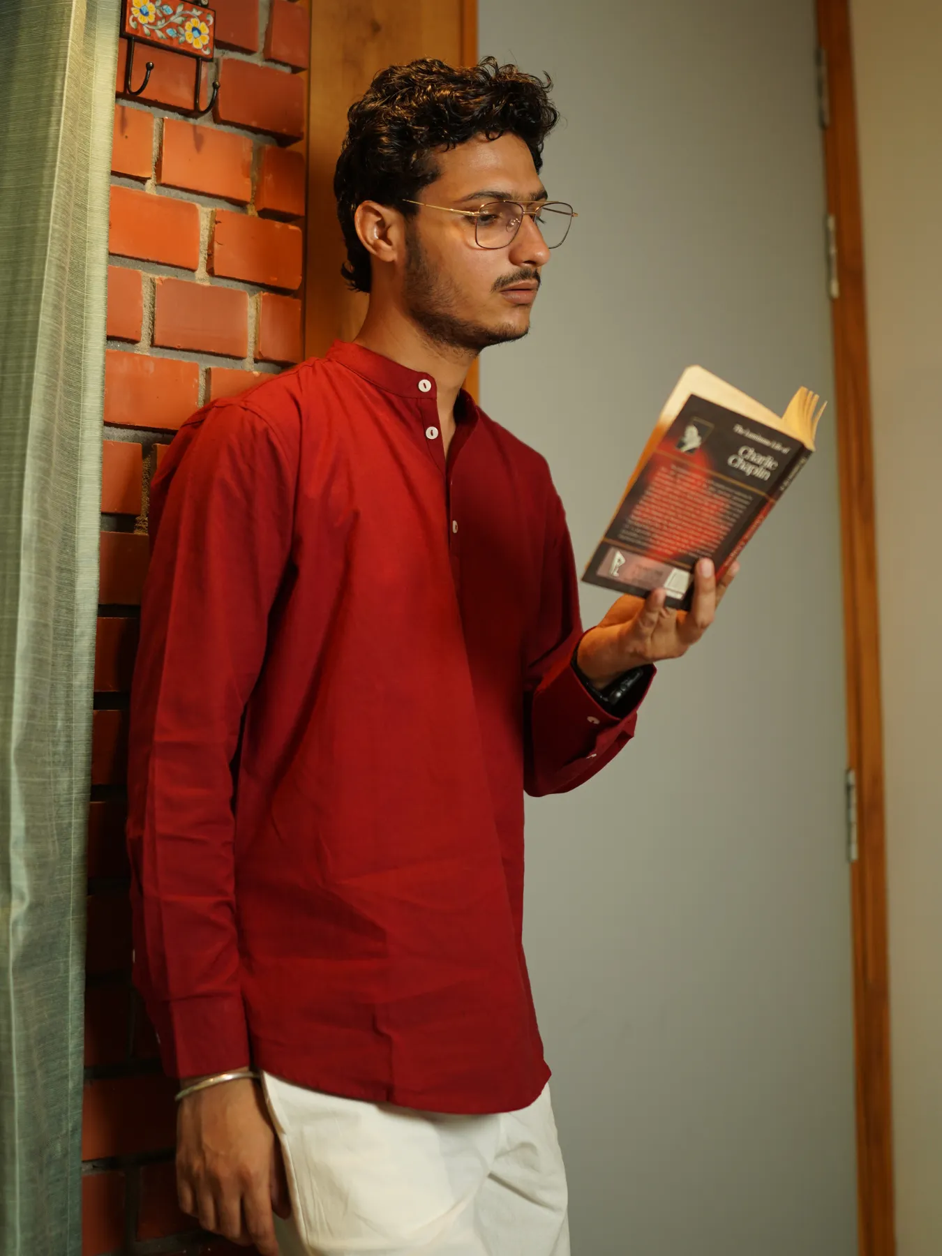 Men Maroon Airy Linen Short Kurta - Image 4