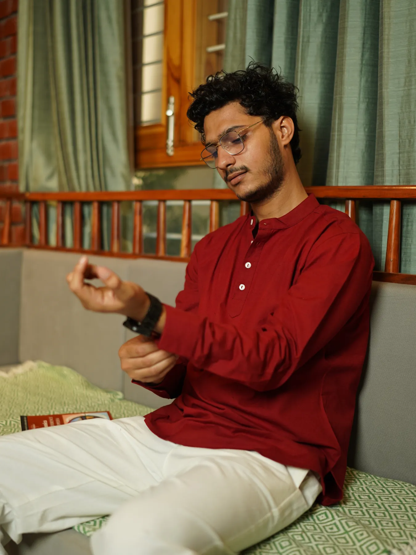 Men Maroon Airy Linen Short Kurta - Image 5