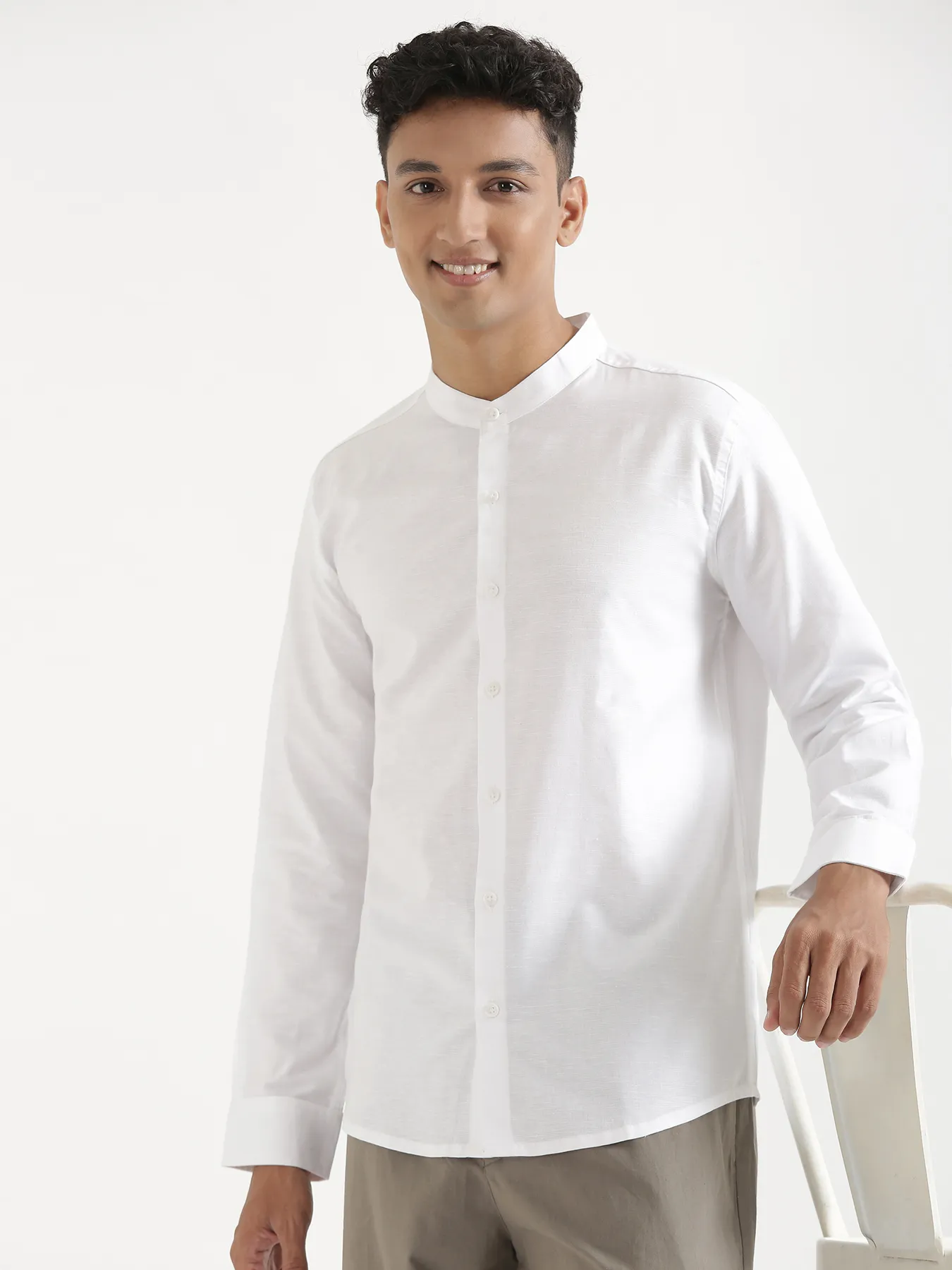 Men White Linen Blend Mandarin Collar Shirt - Image 3
