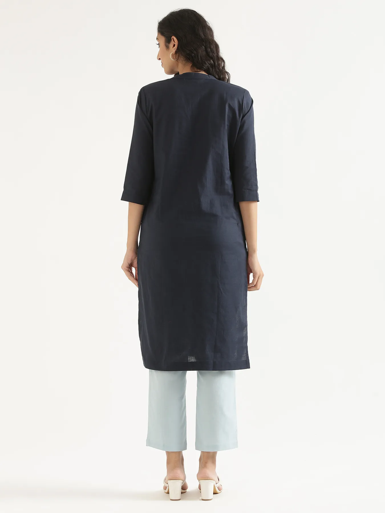 Women Navy Blue Airy Linen Long Kurta - Image 10