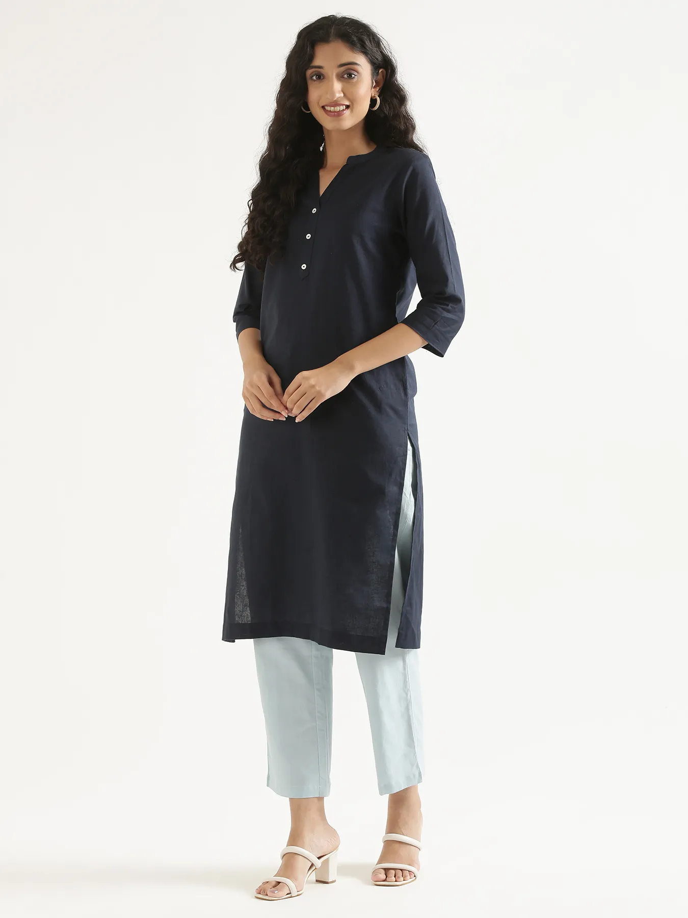 Women Navy Blue Airy Linen Long Kurta - Image 11