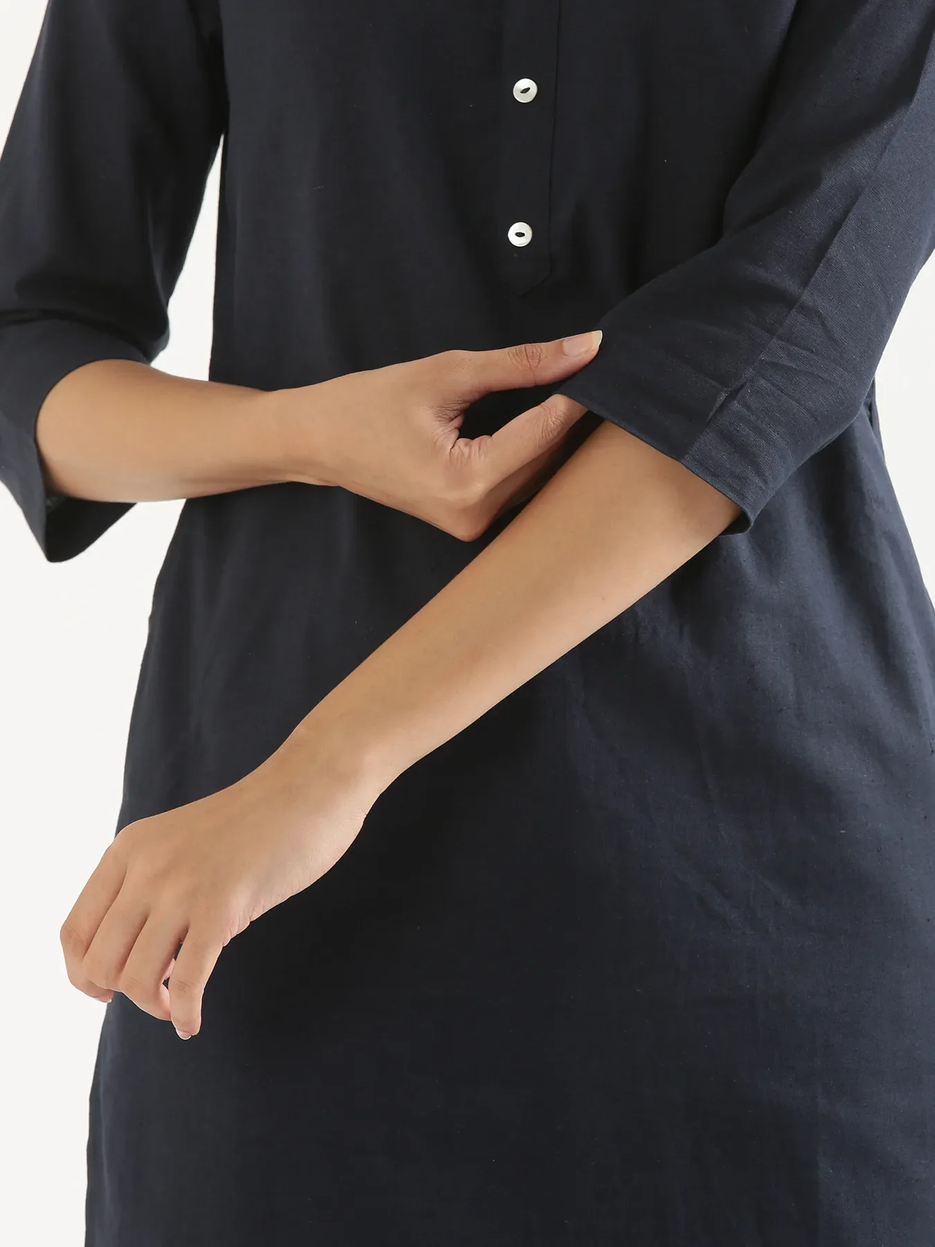 Women Navy Blue Airy Linen Long Kurta - Image 6