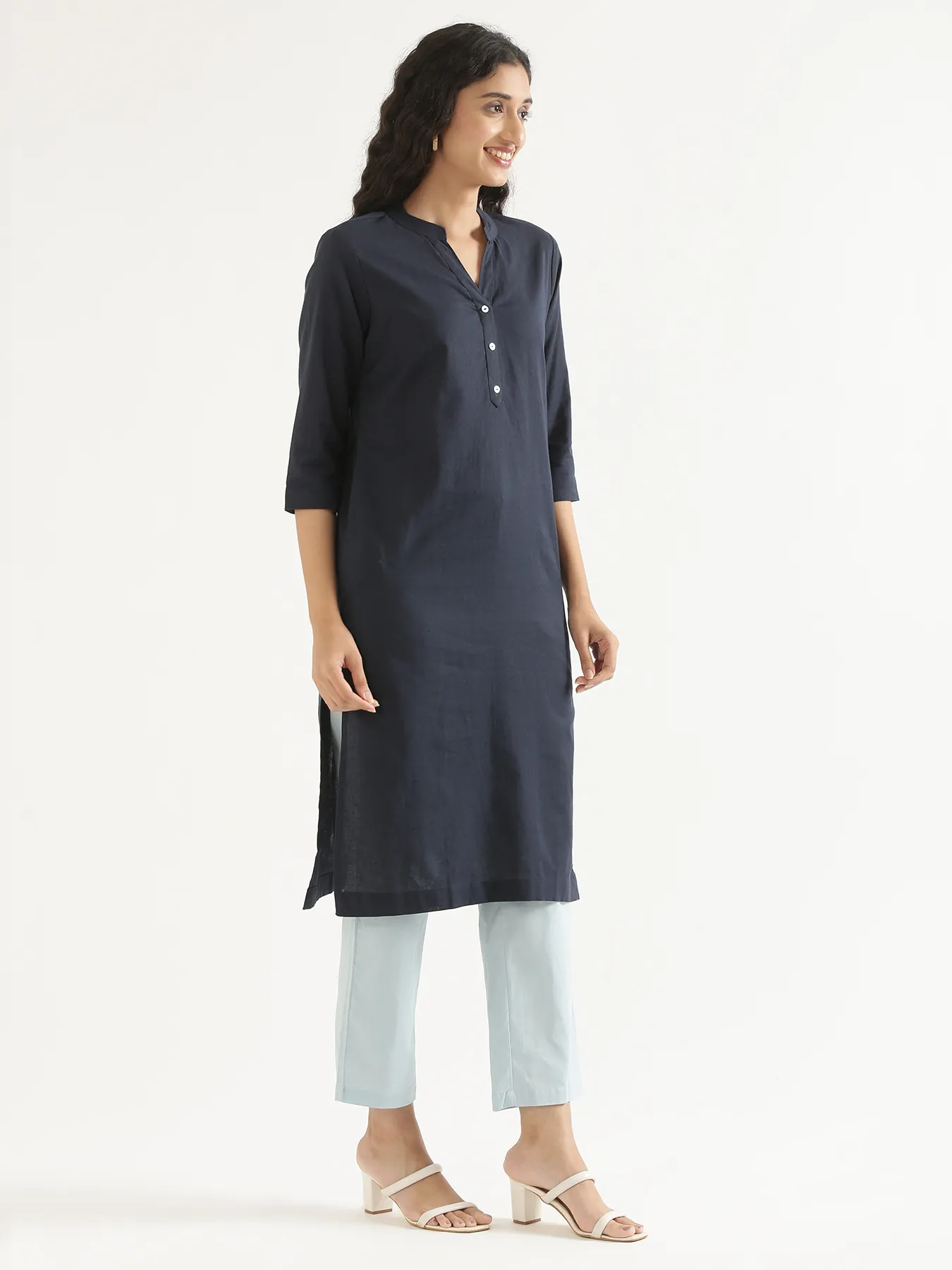 Women Navy Blue Airy Linen Long Kurta - Image 9