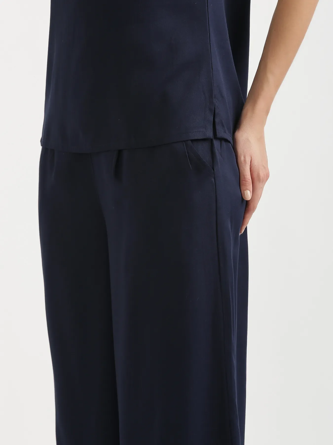 Women Navy Blue V-Neck Sleeveless Top - Image 10