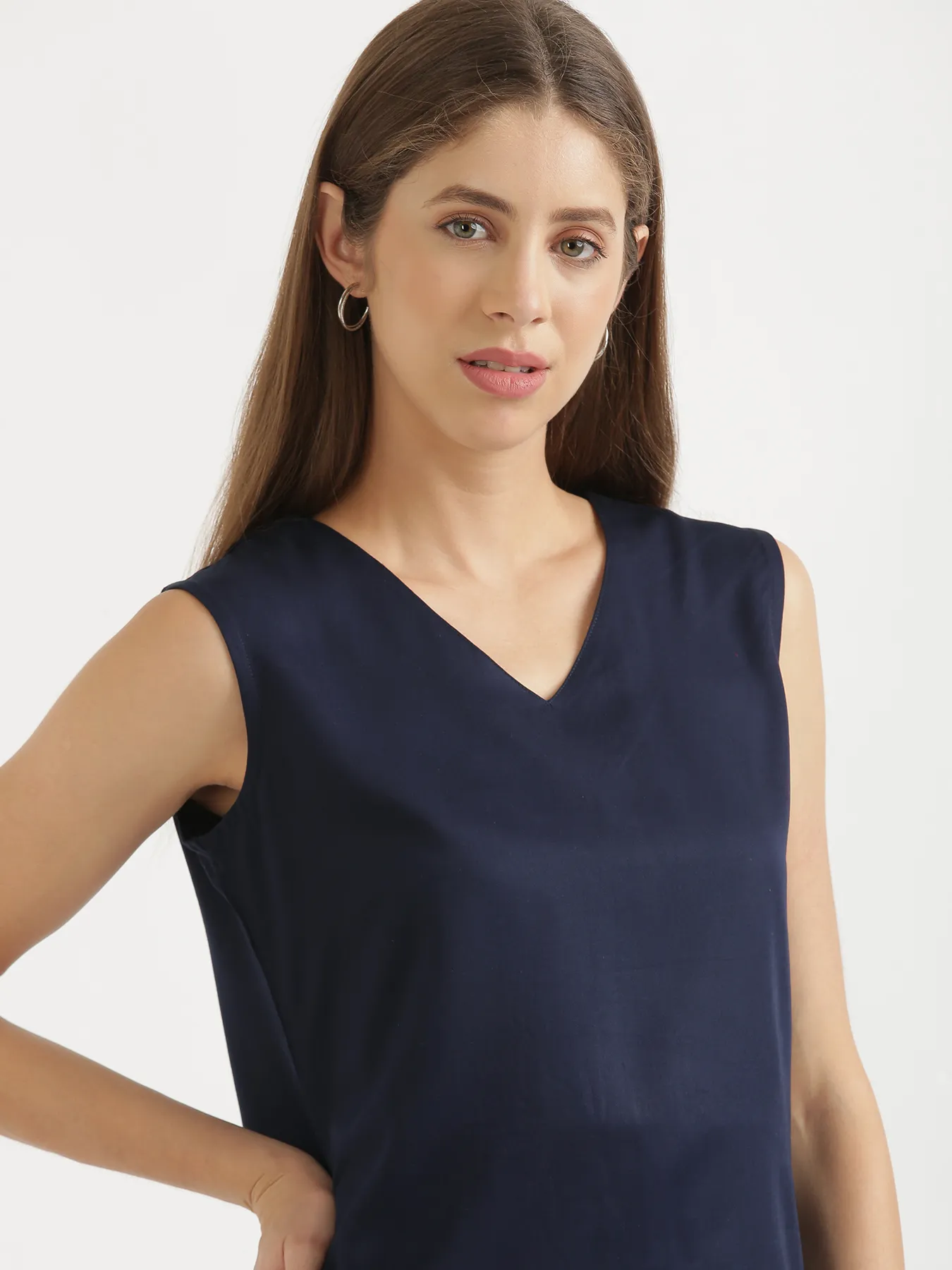 Women Navy Blue V-Neck Sleeveless Top - Image 3