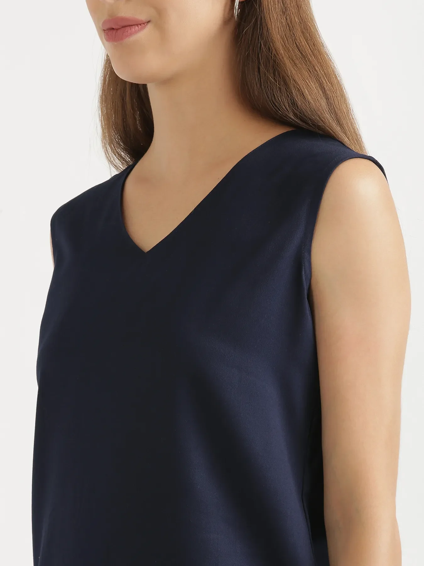 Women Navy Blue V-Neck Sleeveless Top - Image 5