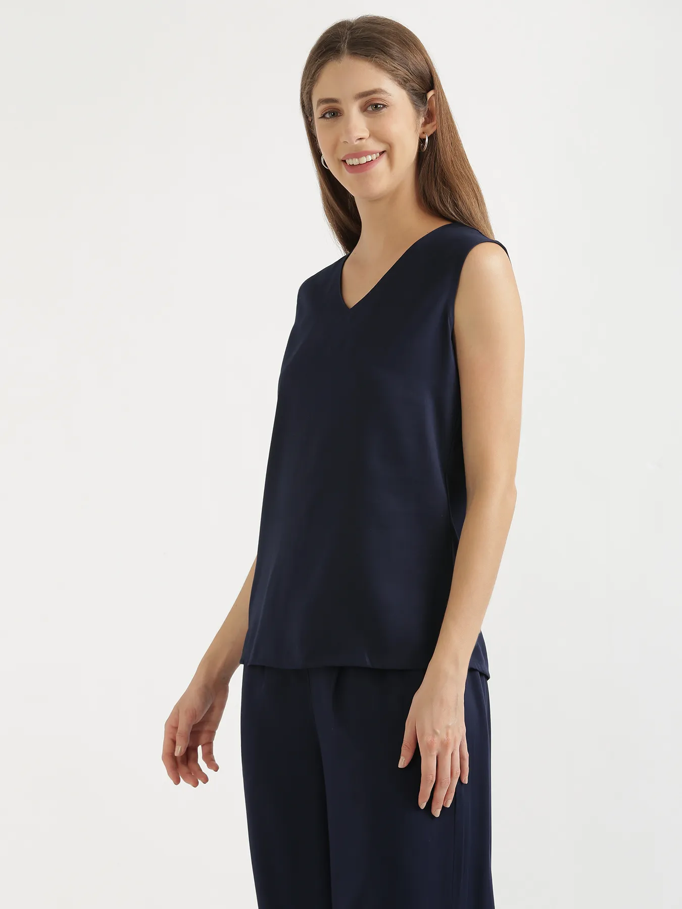 Women Navy Blue V-Neck Sleeveless Top - Image 6