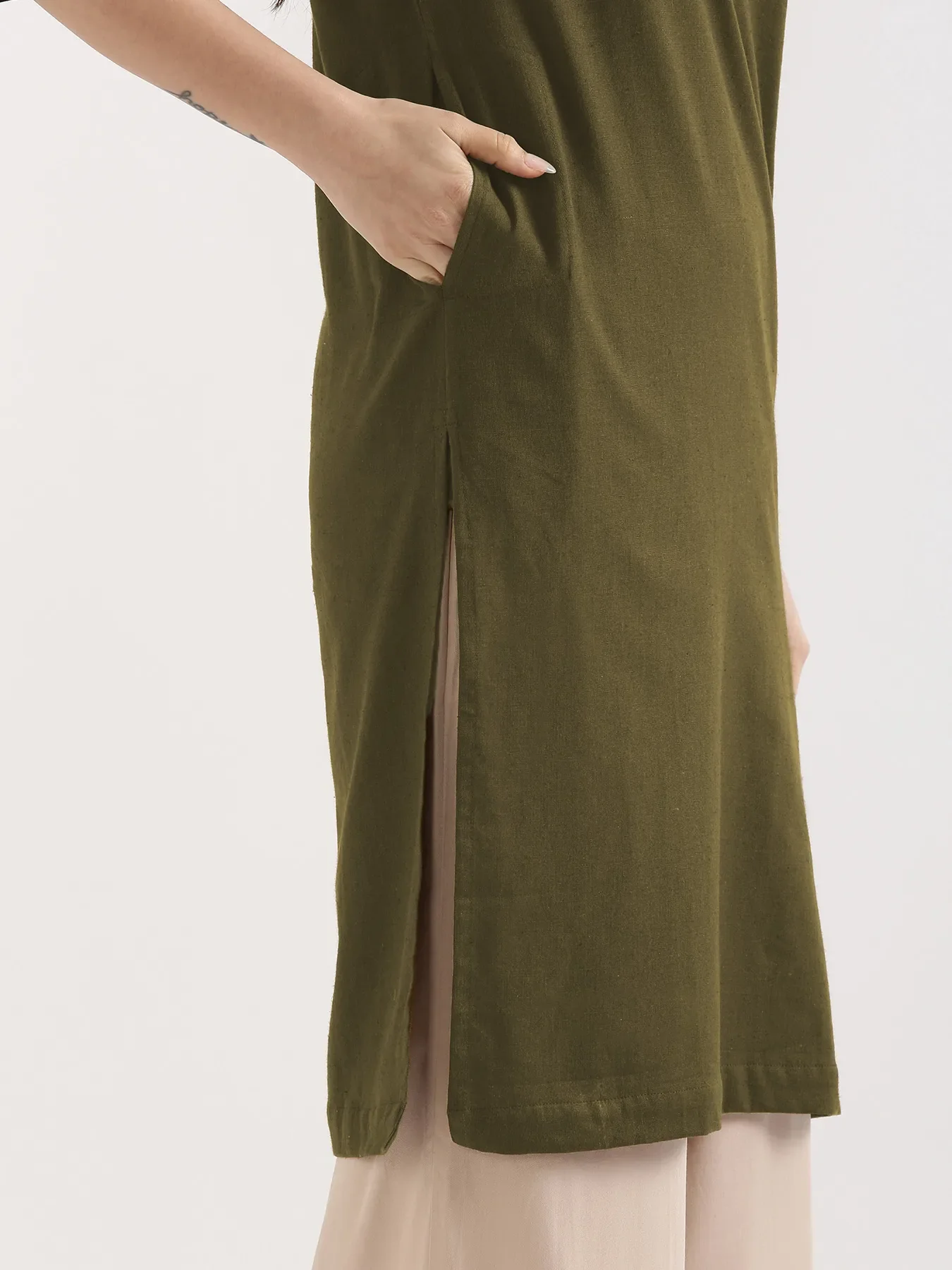 Women Olive Green Airy Linen Long Kurta - Image 7