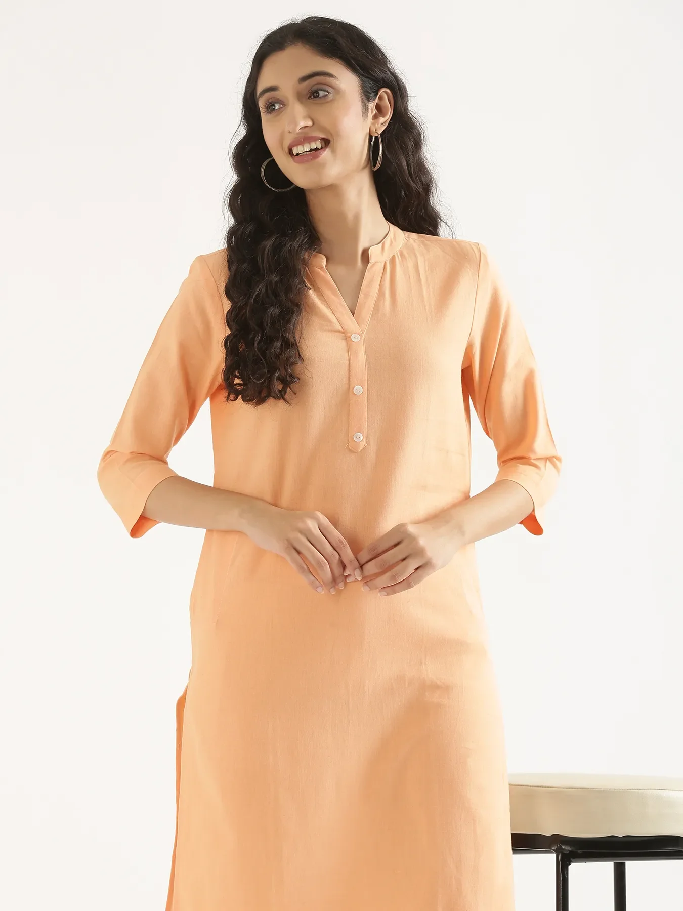 Women Peach Airy Linen Long Kurta - Image 3