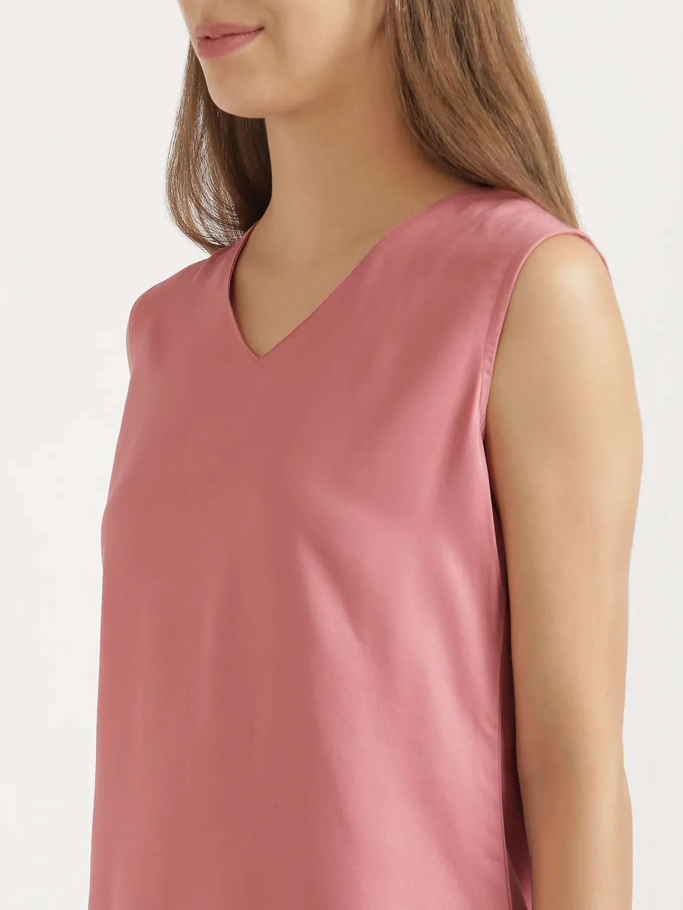 Women Rose V-Neck Sleeveless Top - Image 5