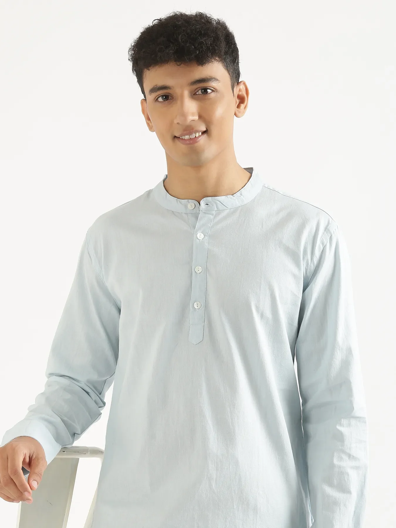 Men Sky Blue Airy Linen Long Kurta - Image 4